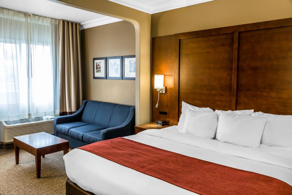 Superior King Suite - Non-Smoking photo 3