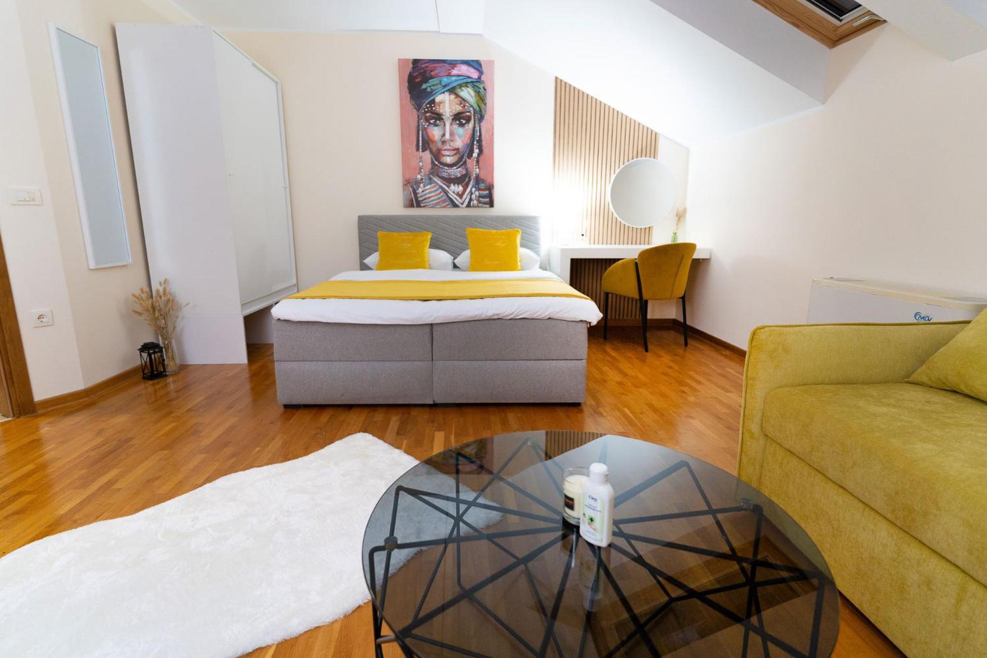 Deluxe Double Room (2 Adults + 1 Child) photo 1