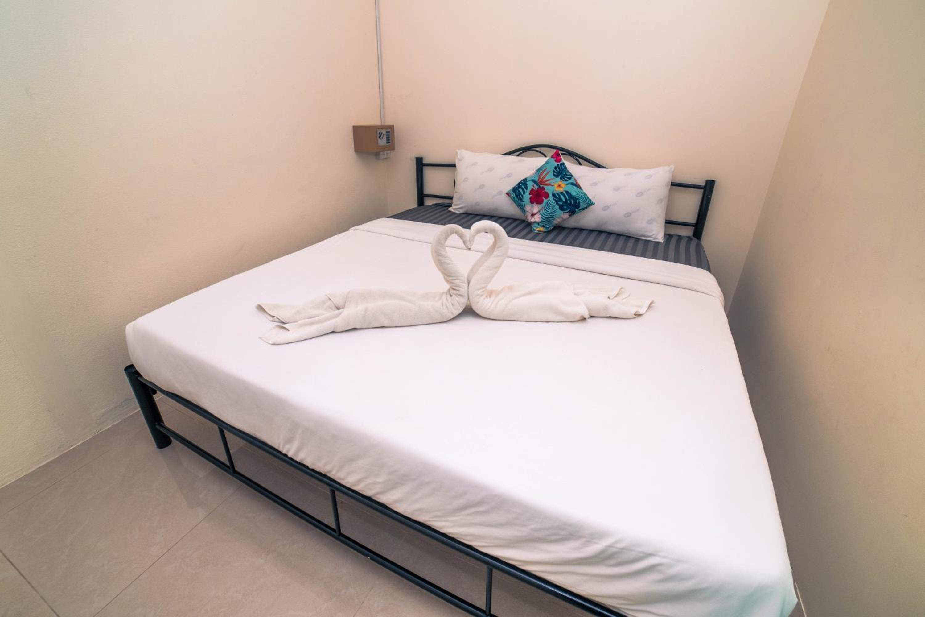 Double Room with Shared Bathroom photo 2
