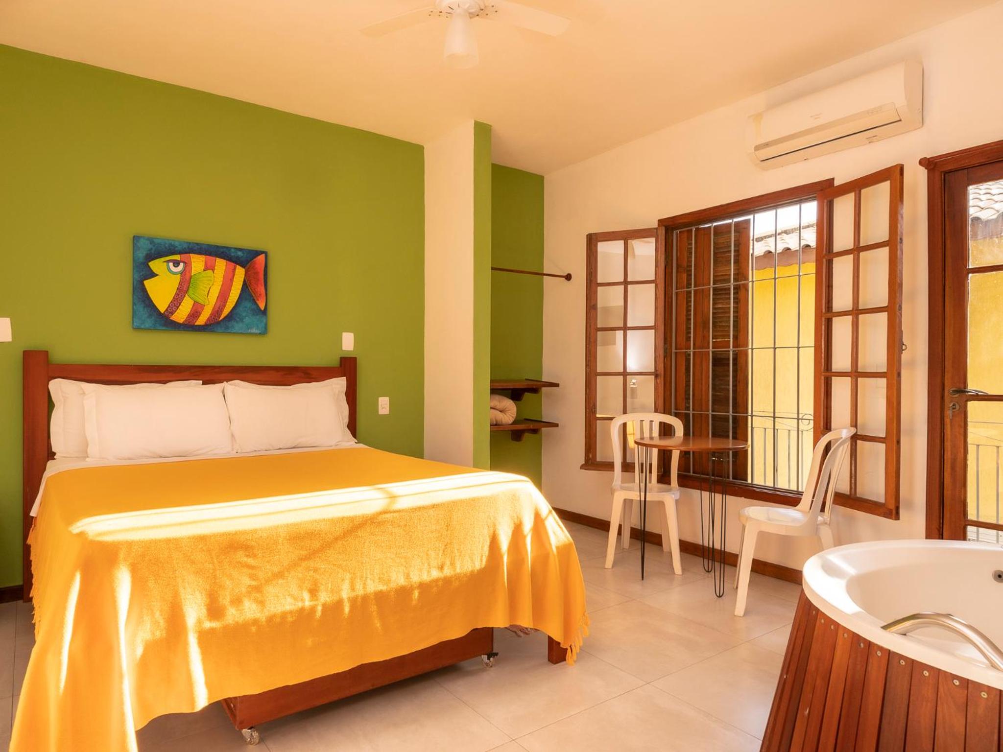 Deluxe Room with Hot Tub photo 1