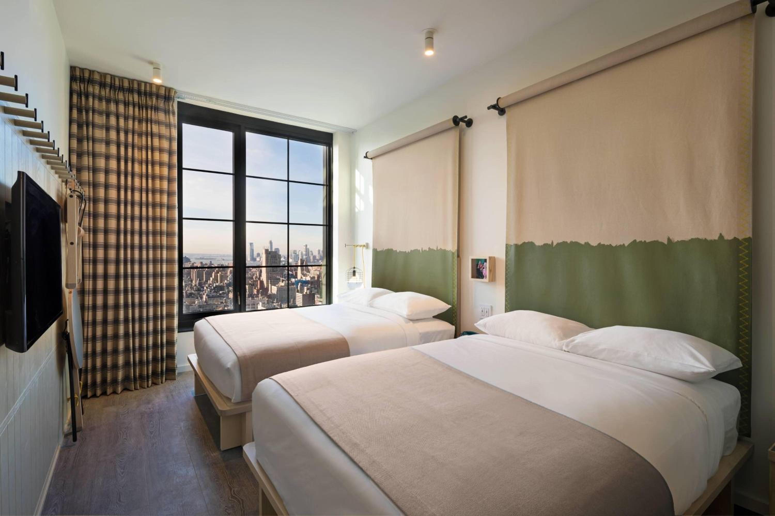 Double Room with Two Double Bed - City View - Photo 1