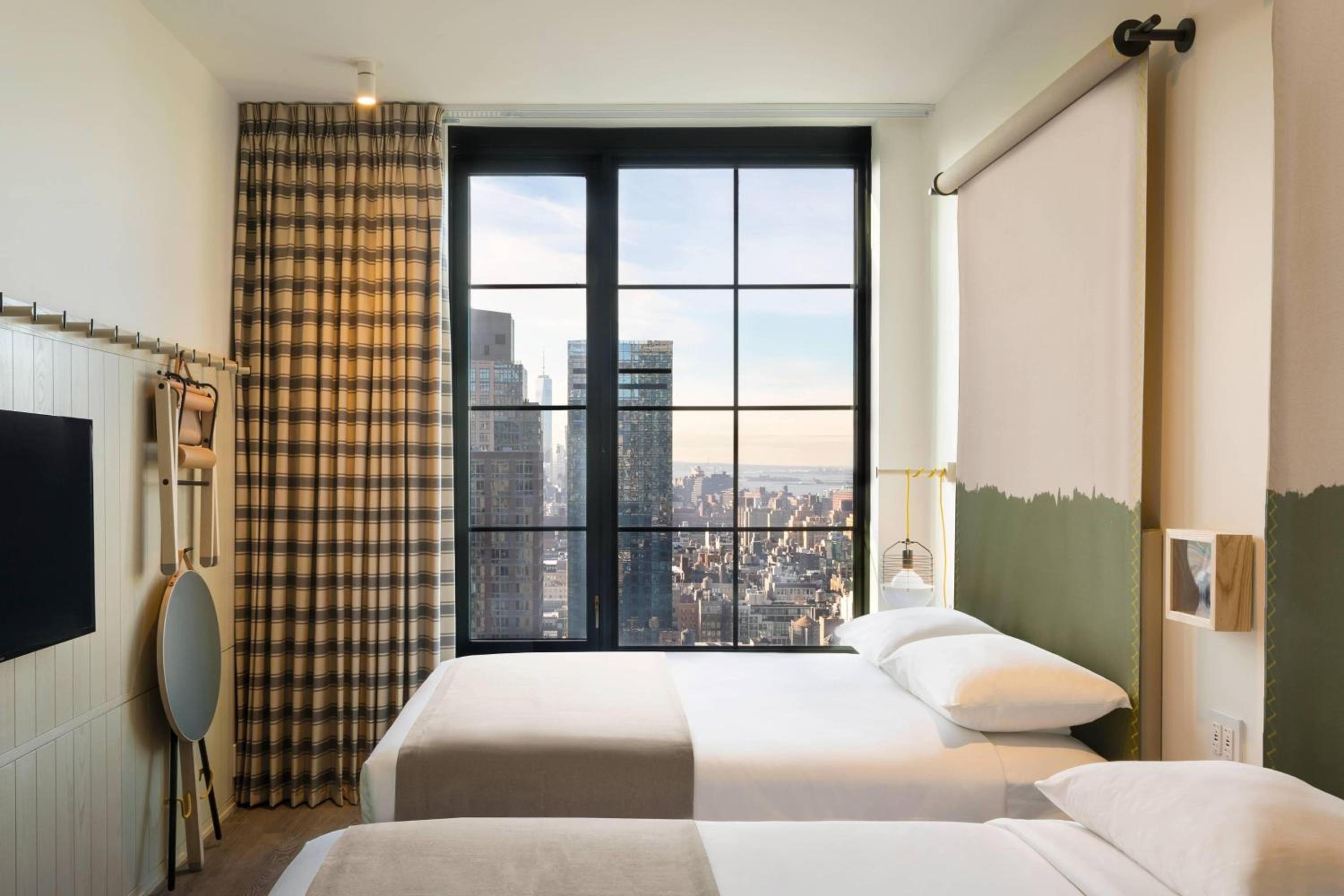 Double Room with Two Double Bed - City View - Photo 3