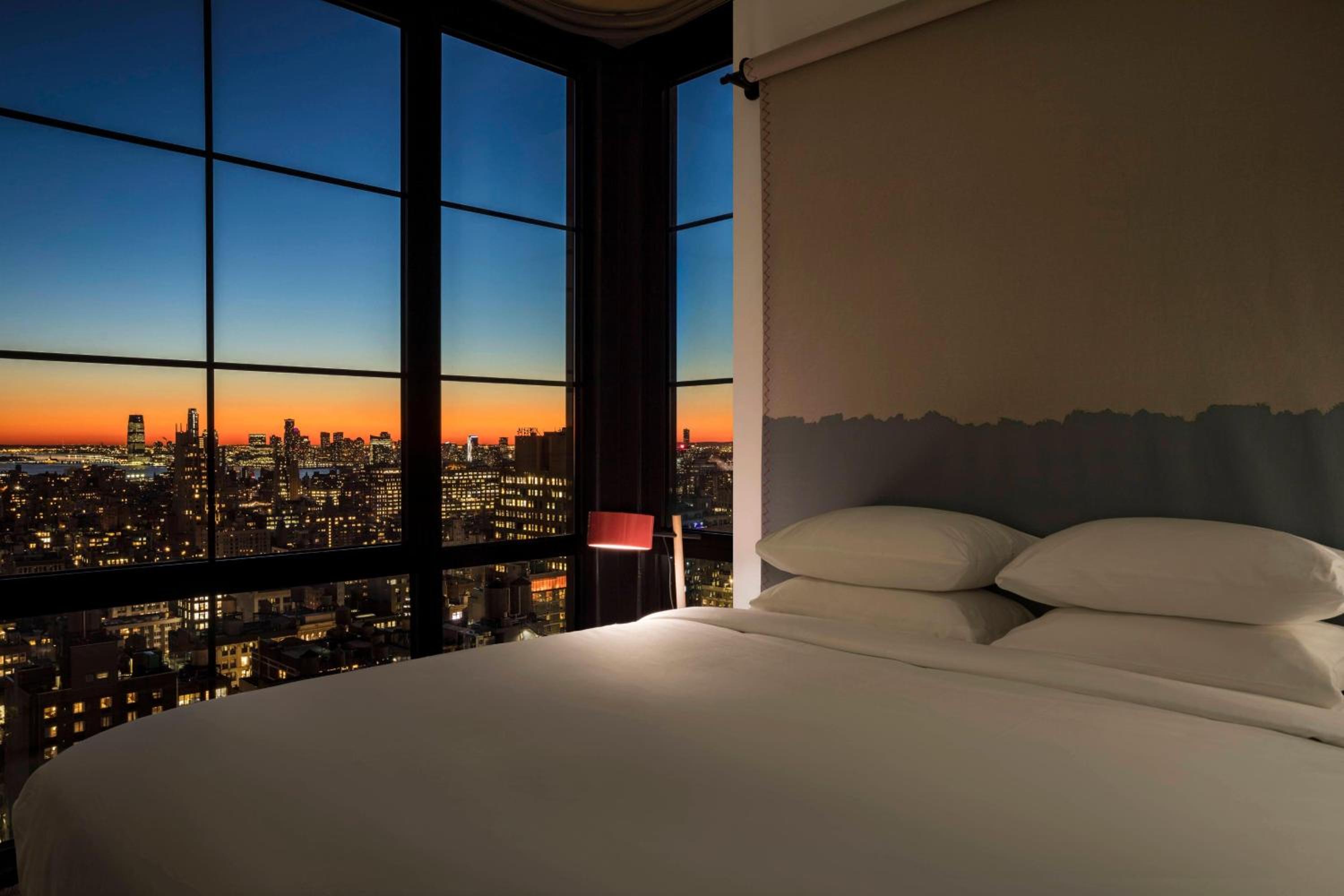 King Room with Landmark View - Hearing Accessible - Photo 4