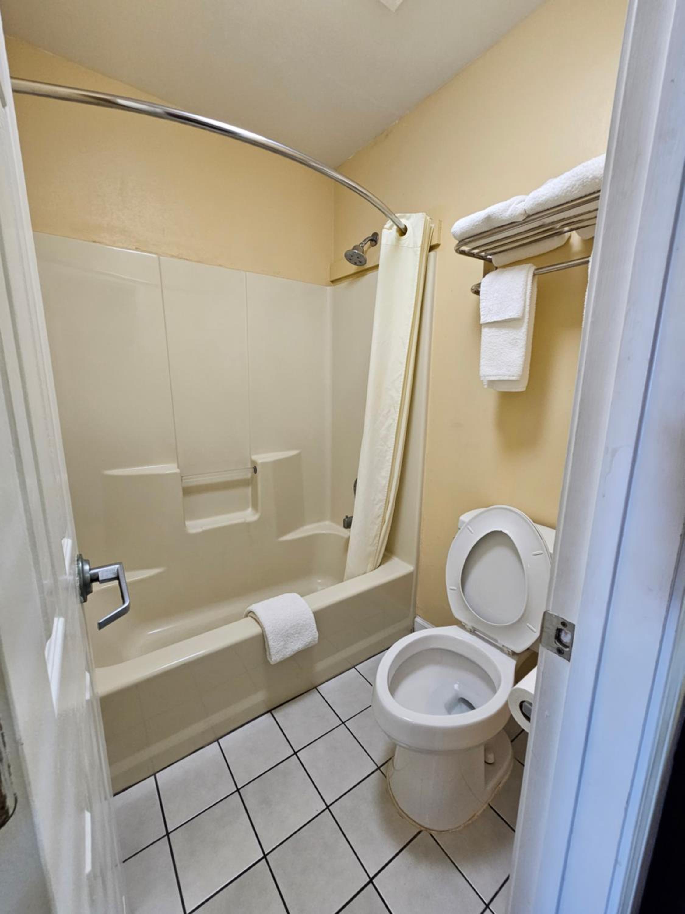 Two Double Beds Non Smoking - Photo 2
