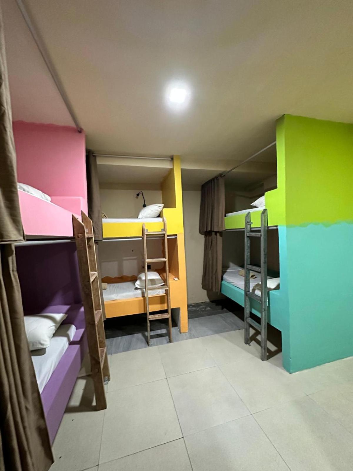 6-Bed Mixed Dormitory Room photo 2