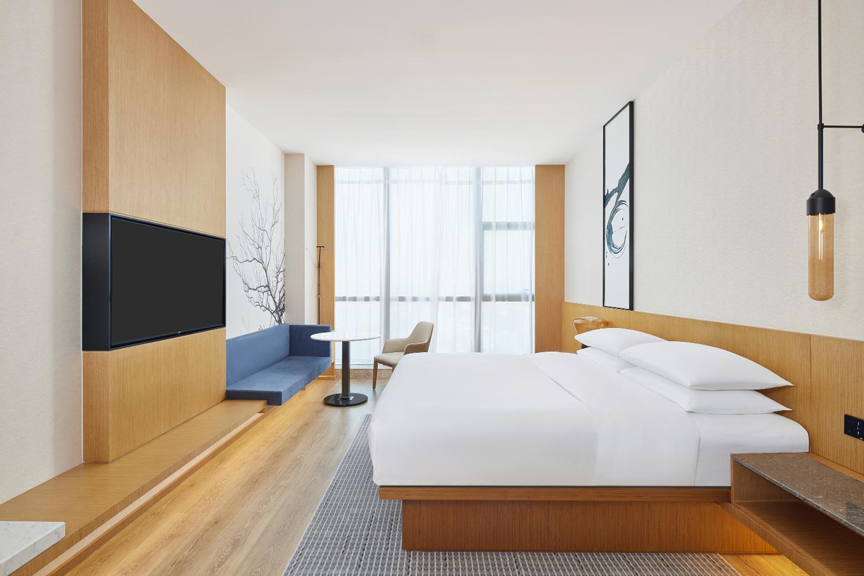 Premier King Room with City View