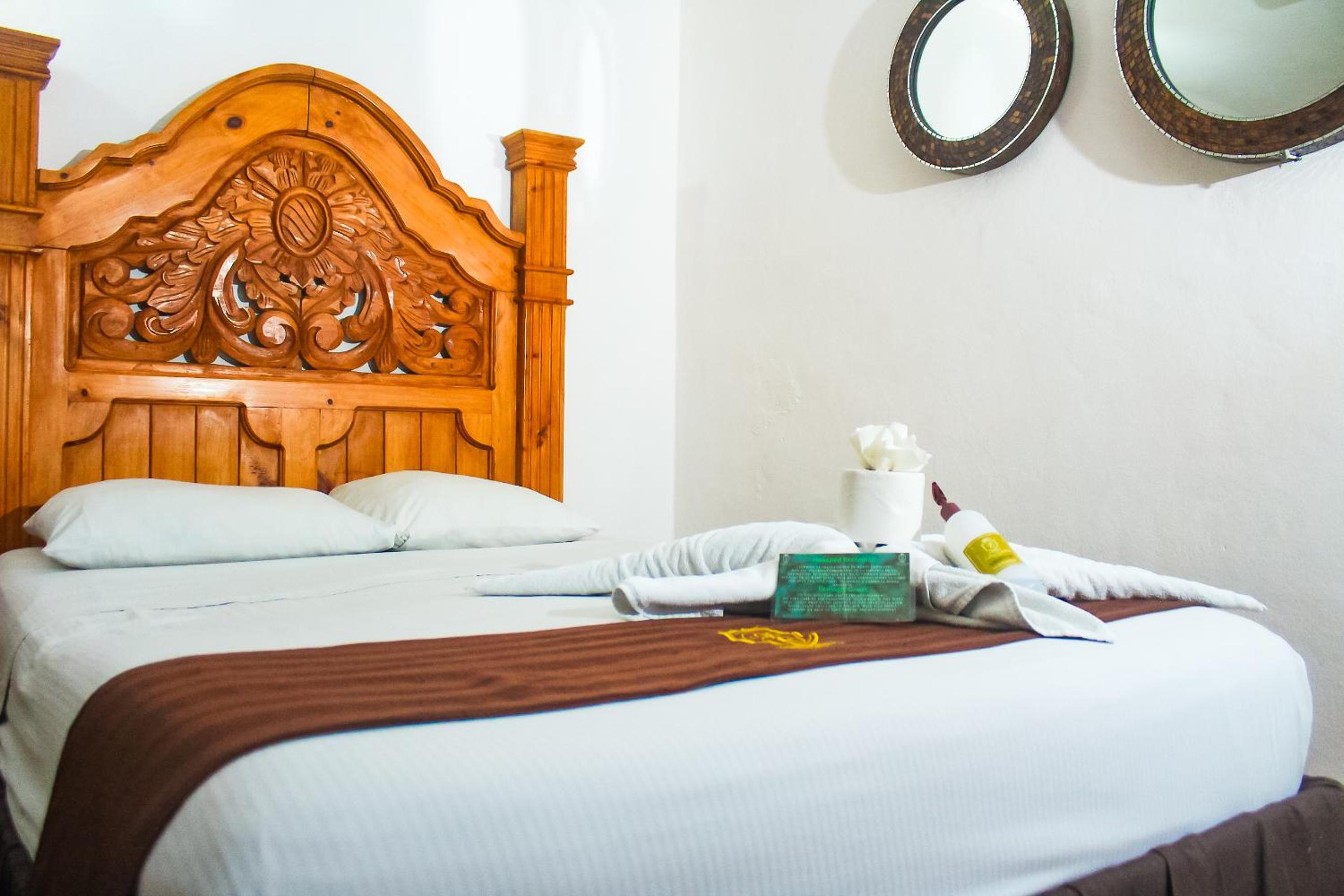 Superior Family Room photo 2