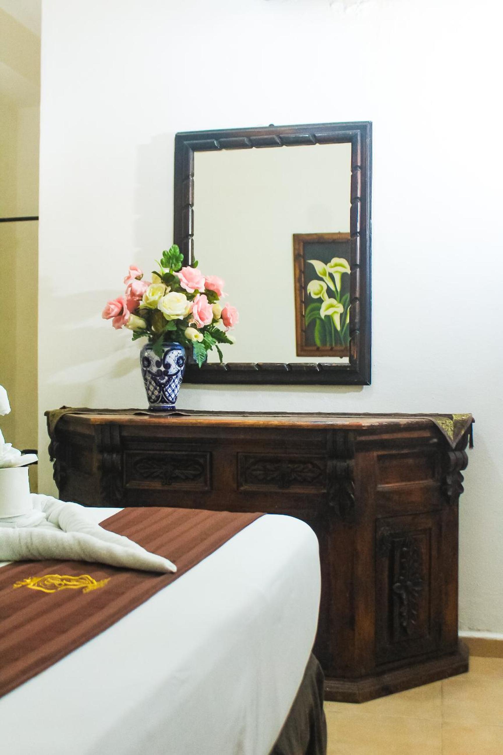 Standard Double Room - Photo 11