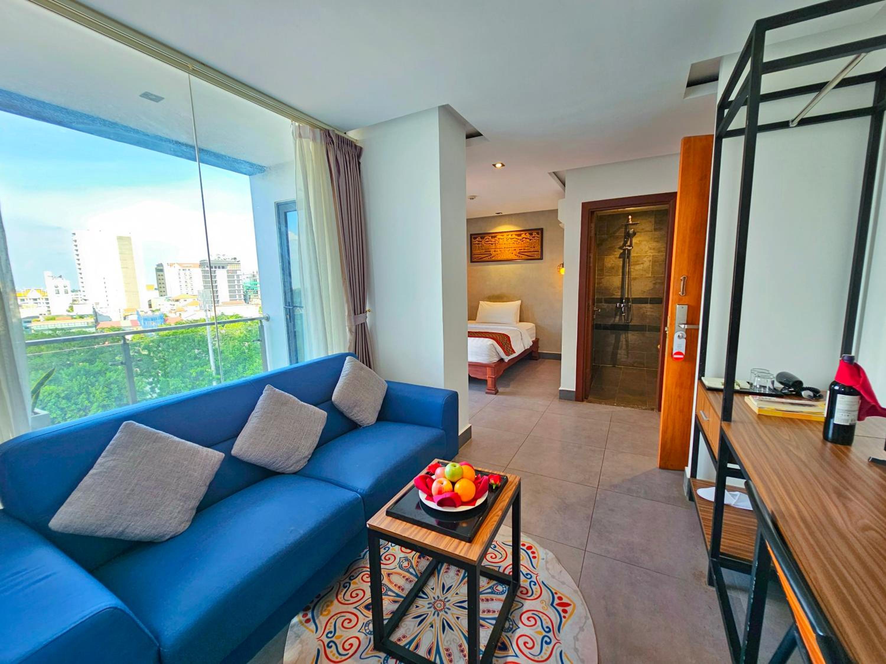 Family Suite with Balcony - Photo 5
