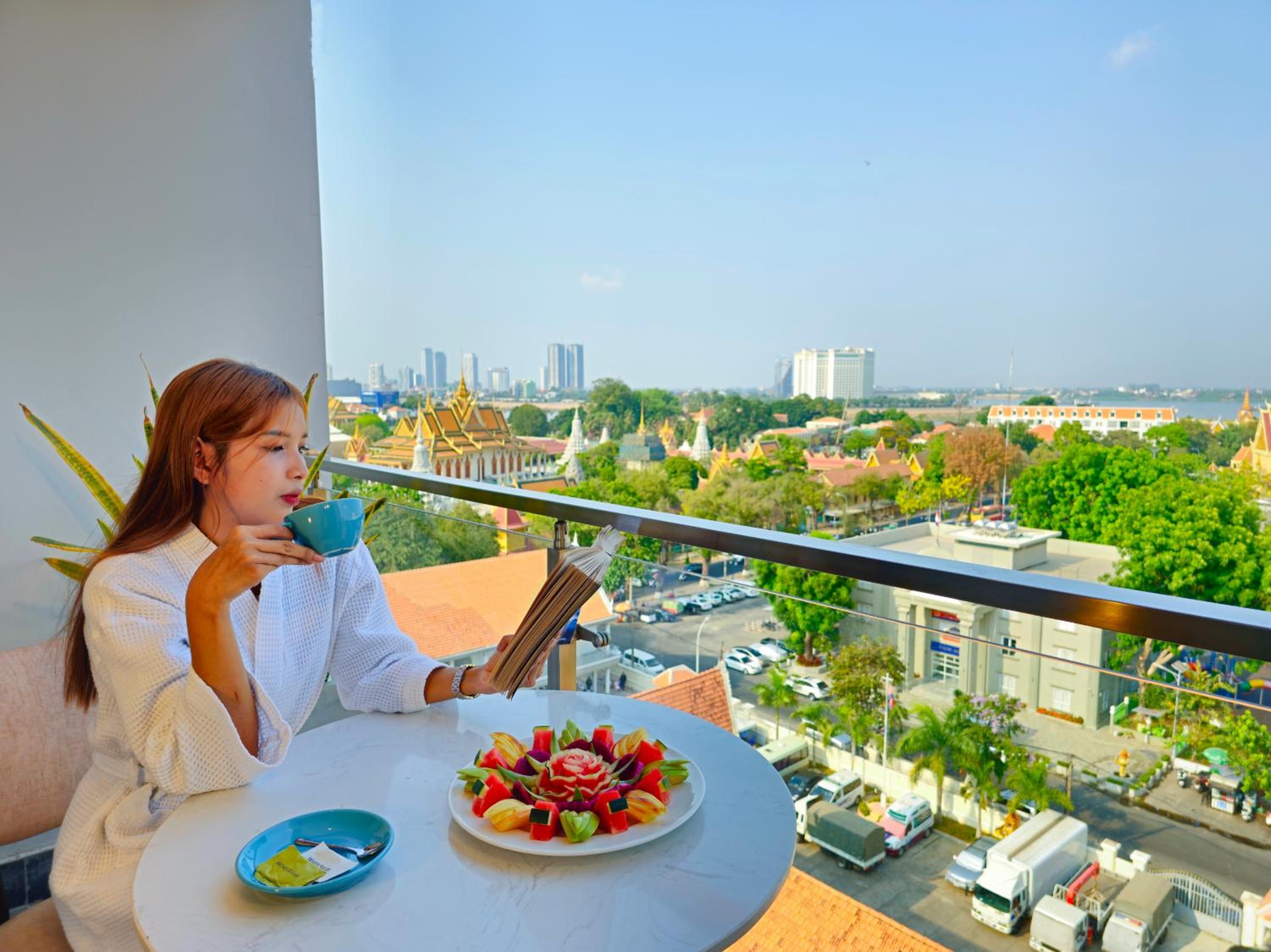 Family Suite with Balcony - Photo 9