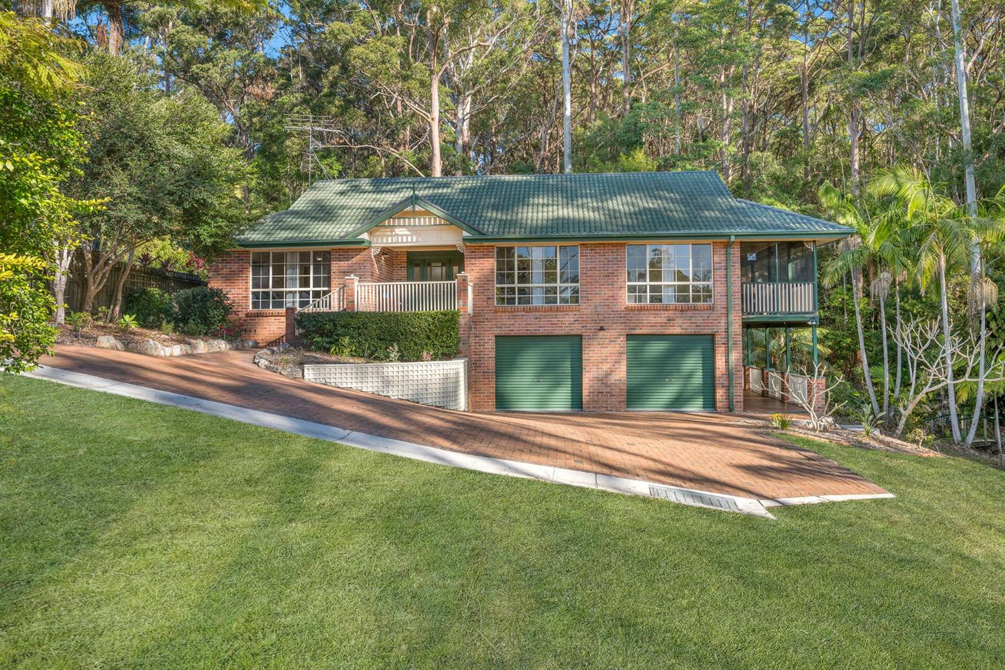 Five-Bedroom House photo 2