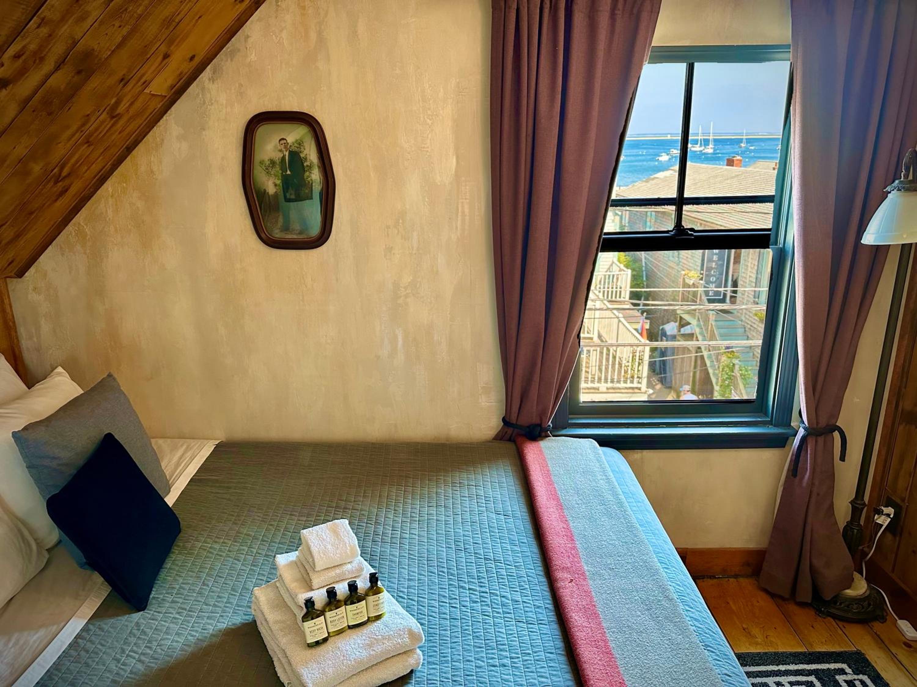 Deluxe Queen Room photo 2