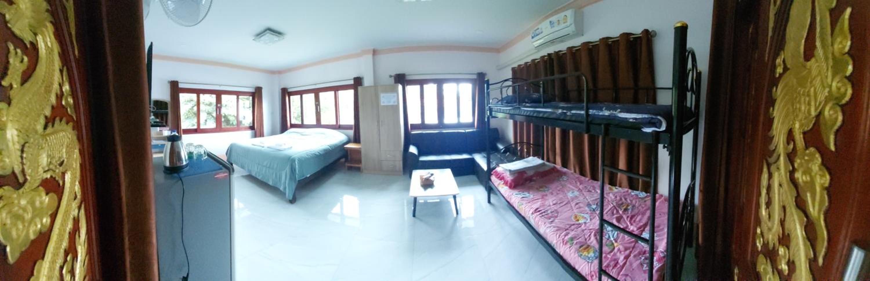 Double Room with Private Bathroom - Photo 1