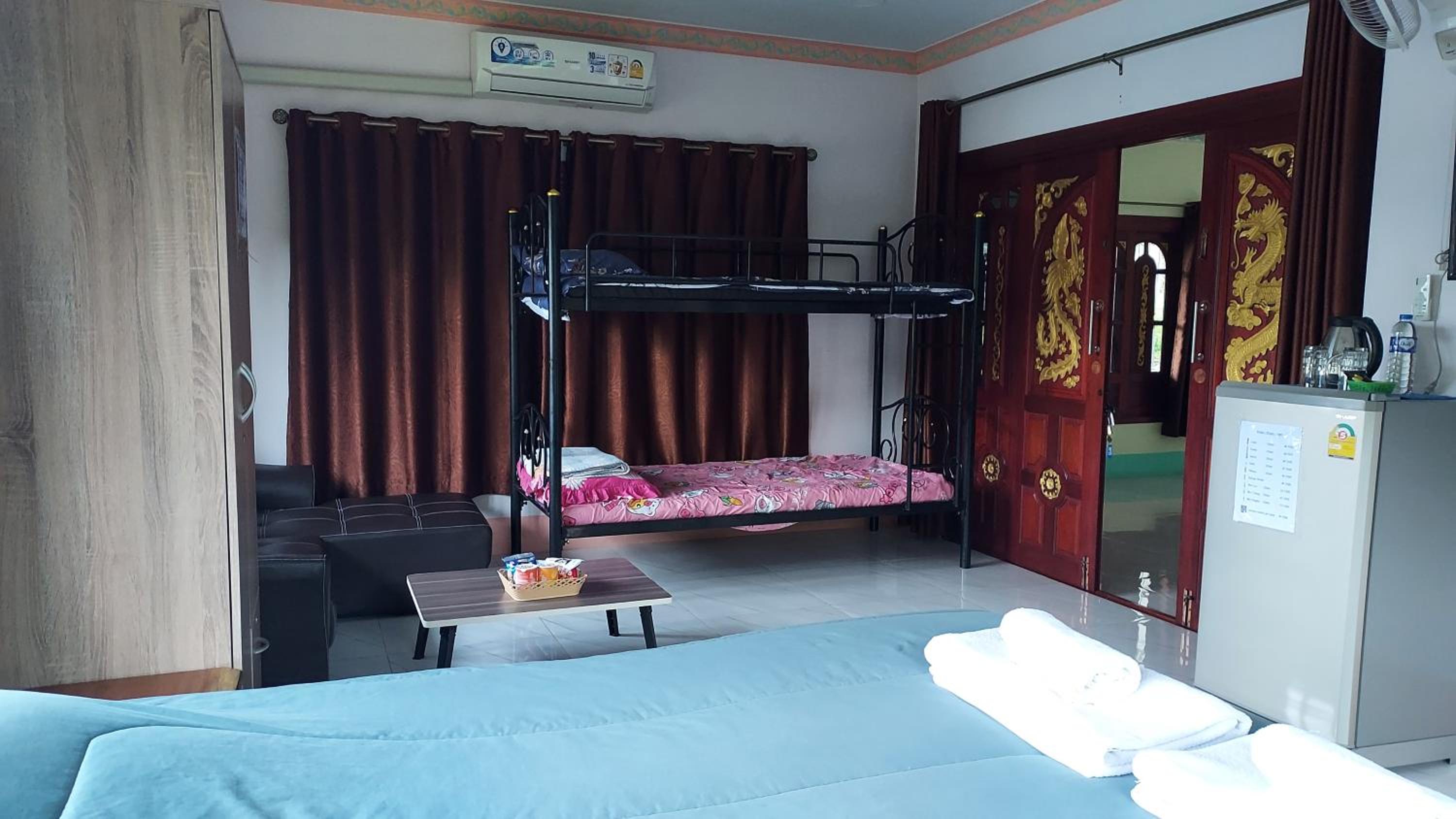 Double Room with Private Bathroom - Photo 2