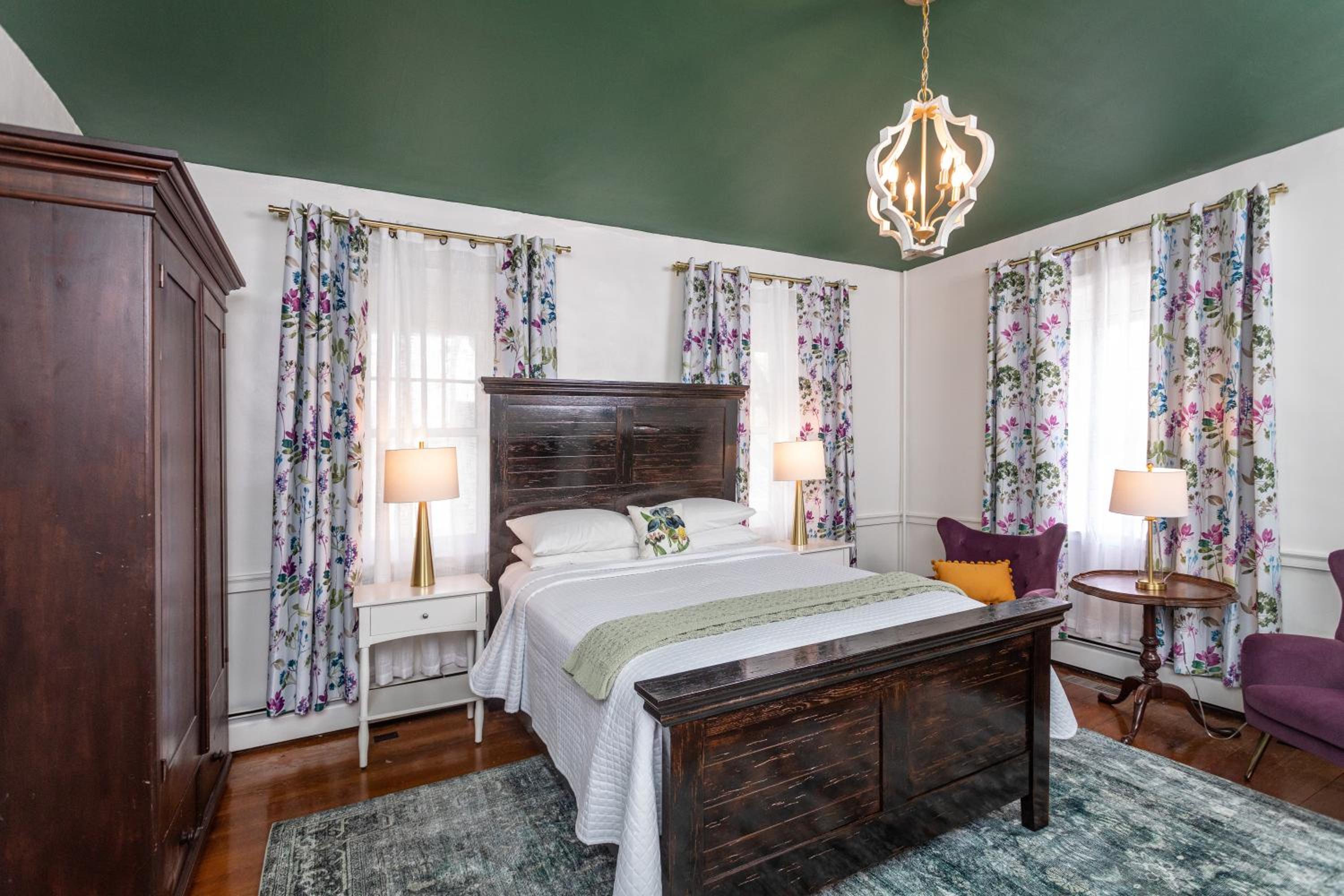 Queen Suite photo 2