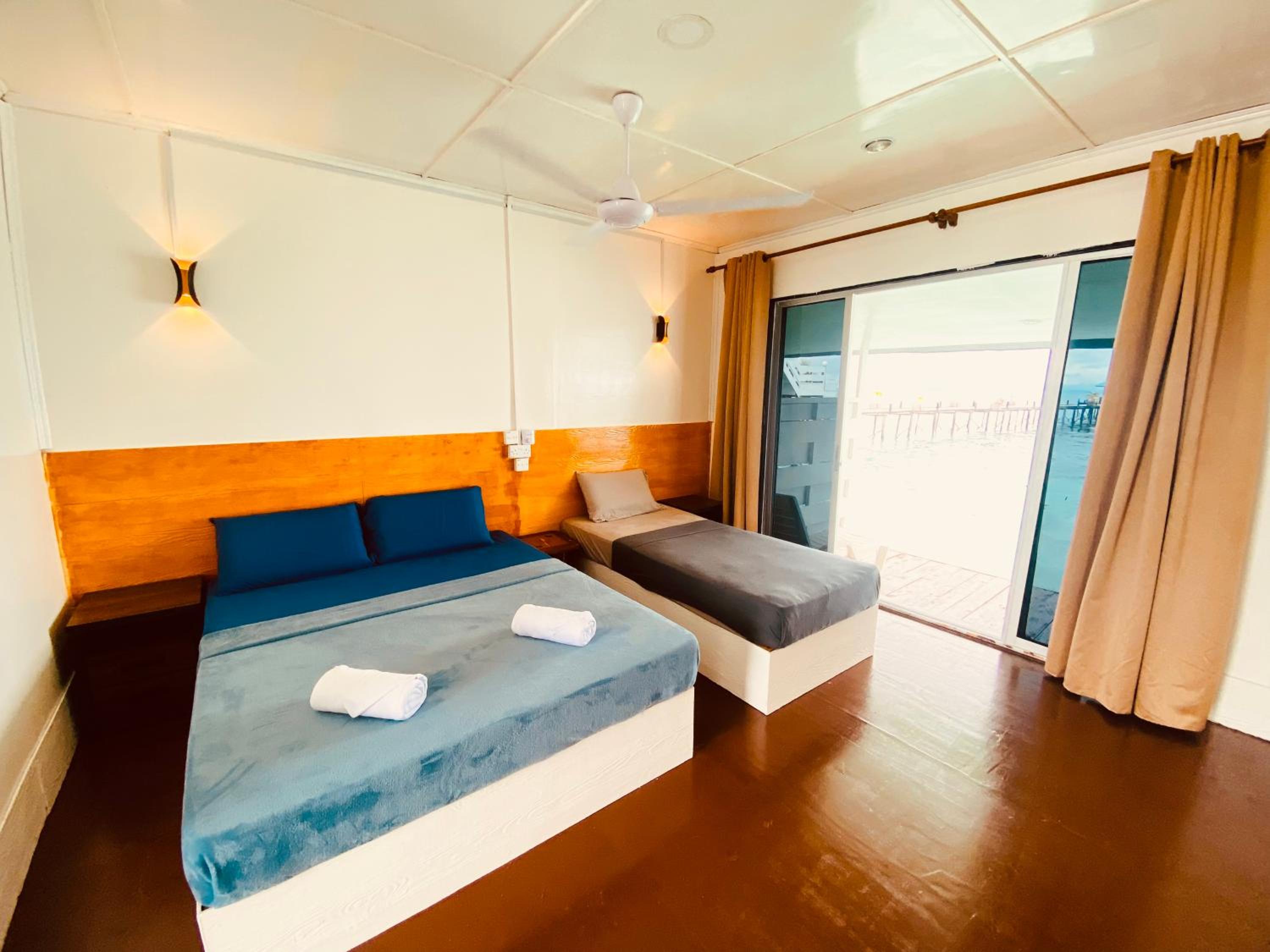 Deluxe Triple Room with Sea View photo 2
