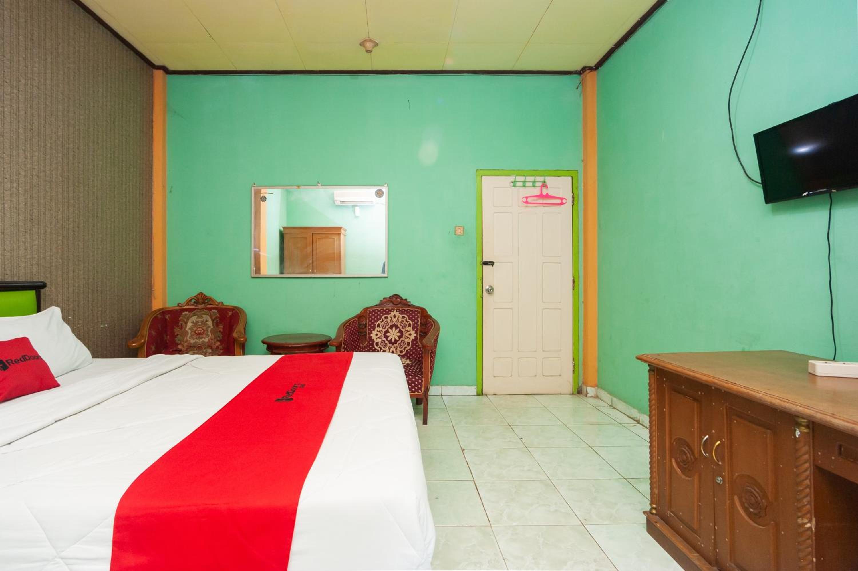 Deluxe Queen Room - Photo 5
