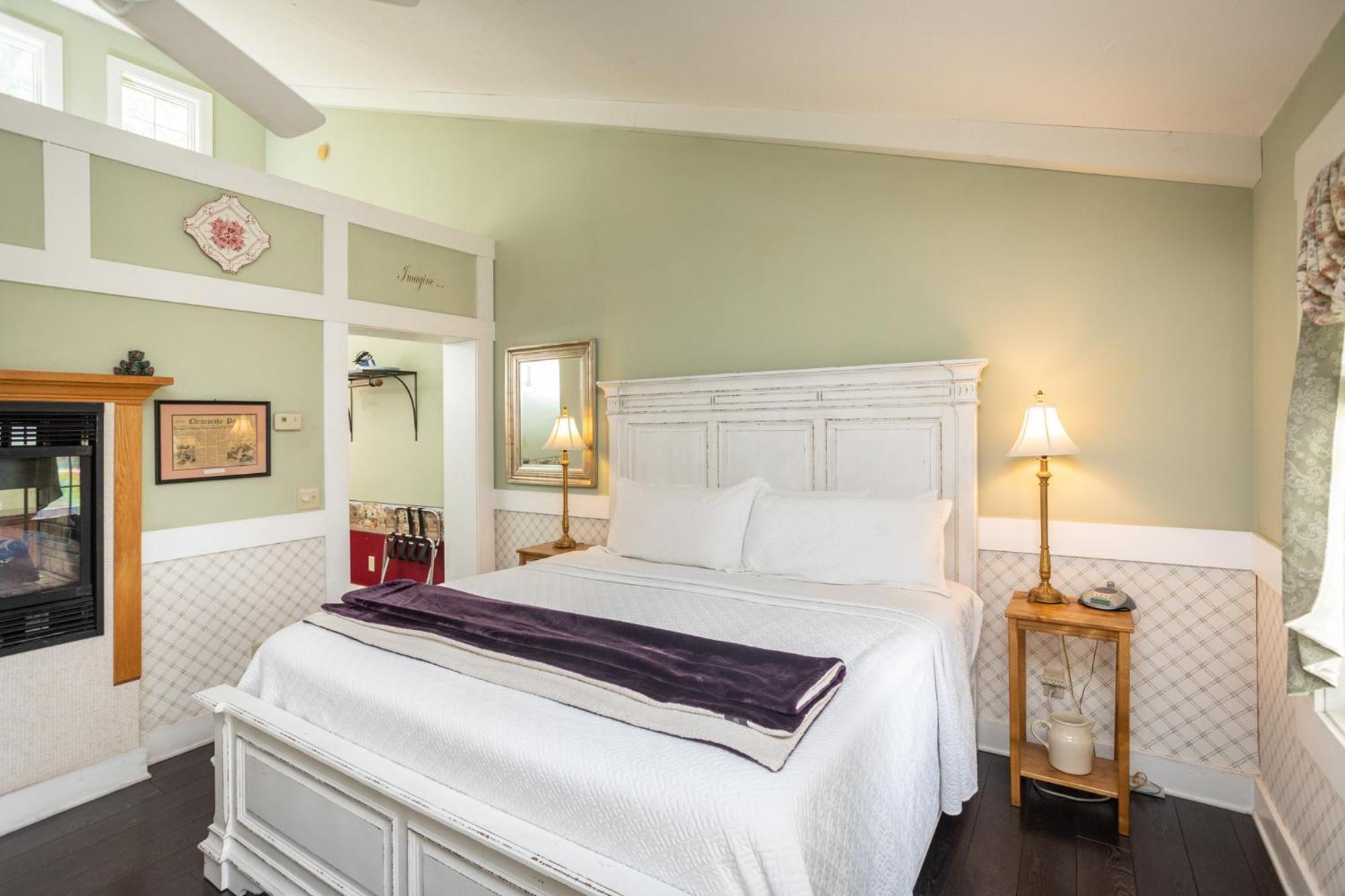 Deluxe King Room photo 2