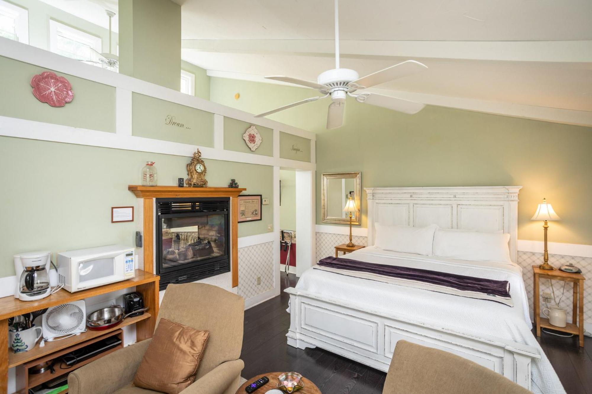 Deluxe King Room