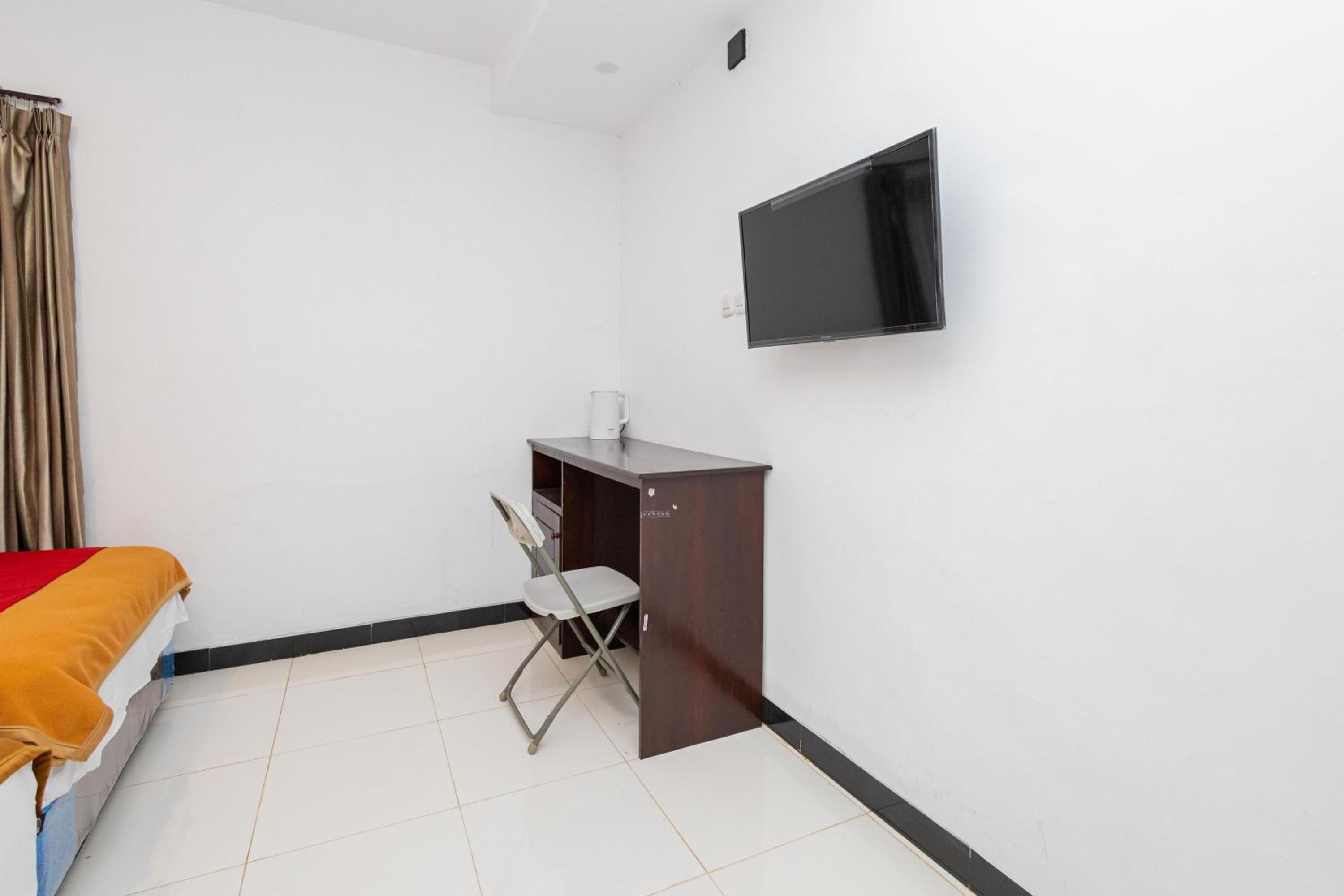 Family Room - Photo 6