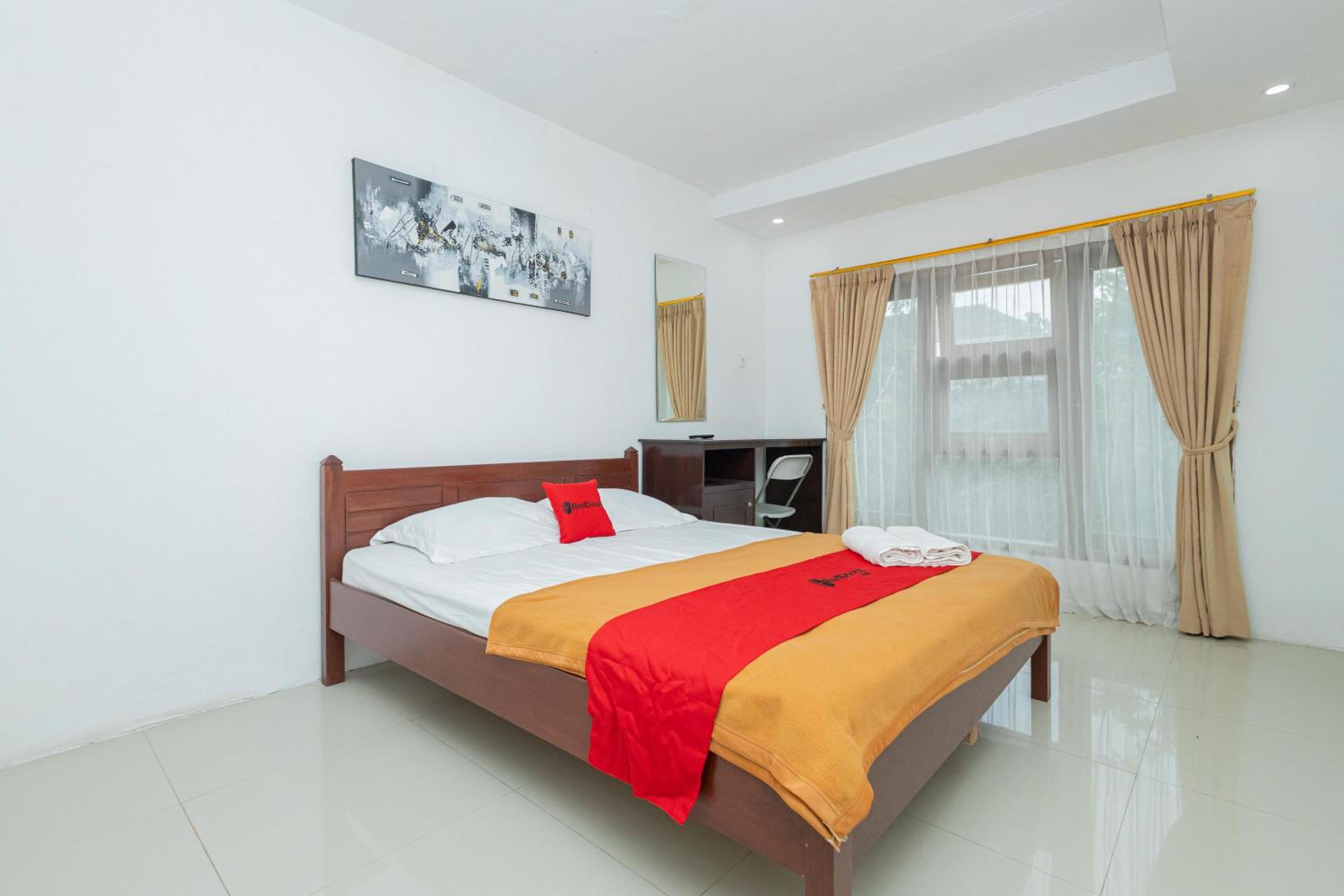 Deluxe Room - Photo 9