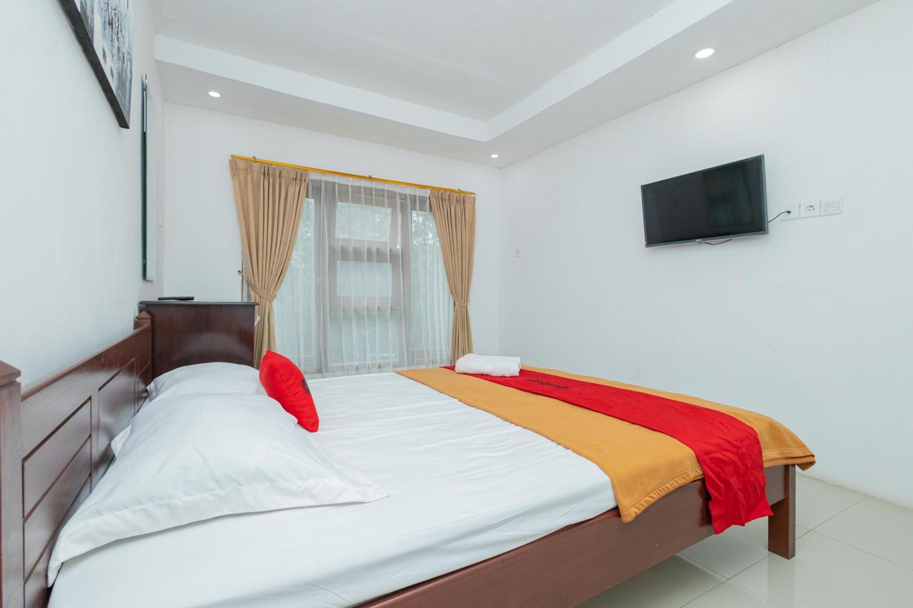 Deluxe Room - Photo 8