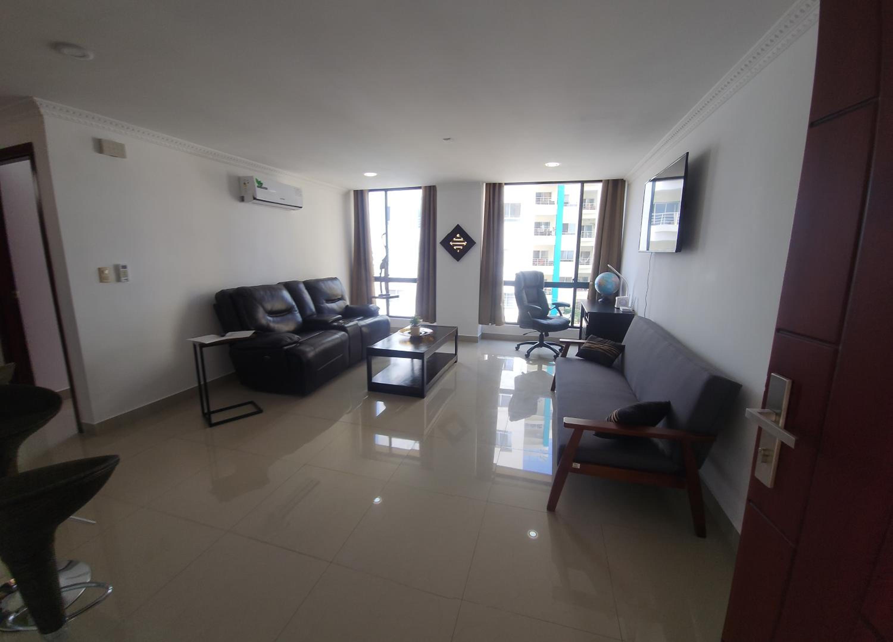 One-Bedroom Apartment photo 1