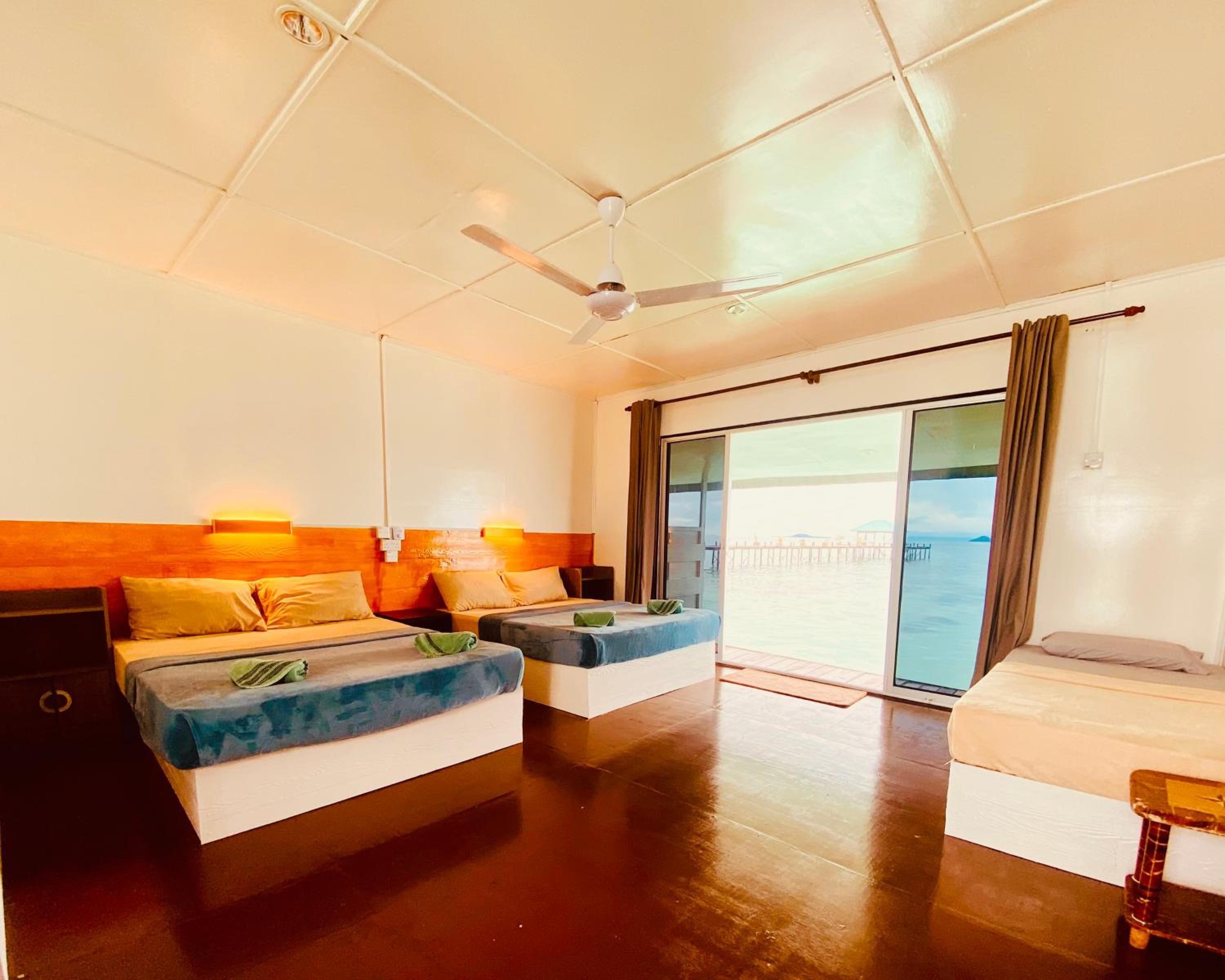 Family Room with Sea View photo 3