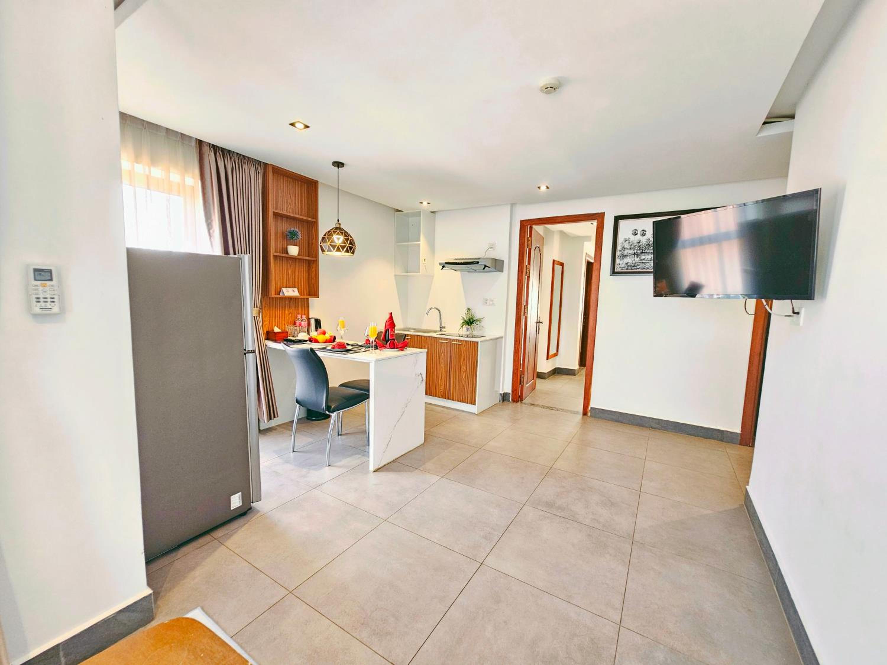 Executive Suite - Photo 11