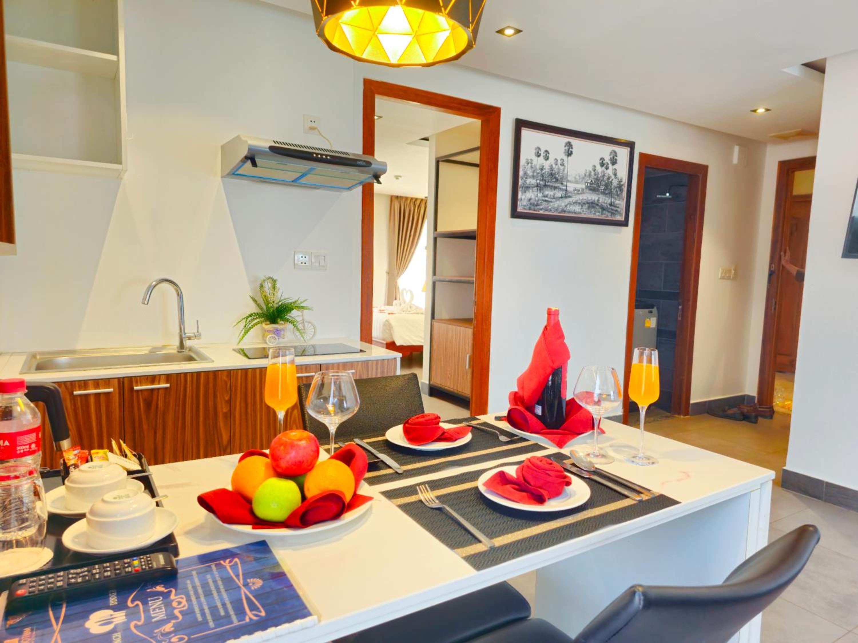 Executive Suite - Photo 12