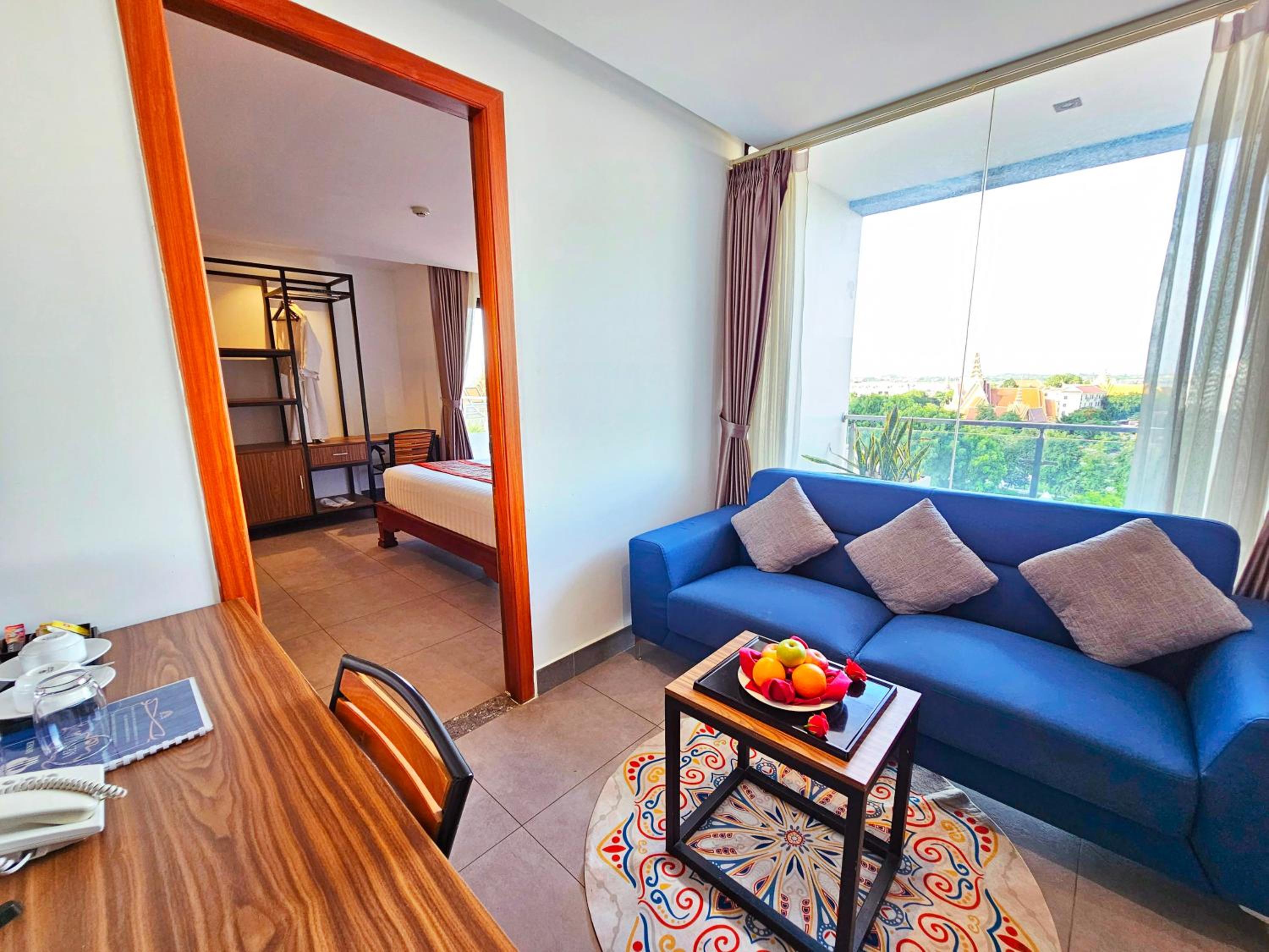 Family Suite with Balcony - Photo 2