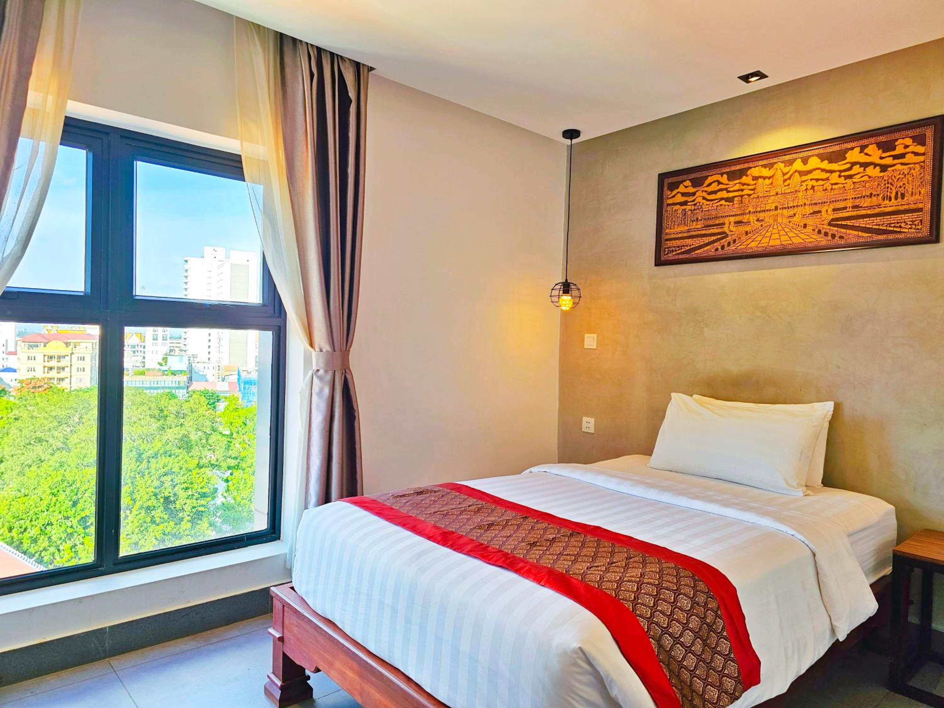 Family Suite with Balcony - Photo 4