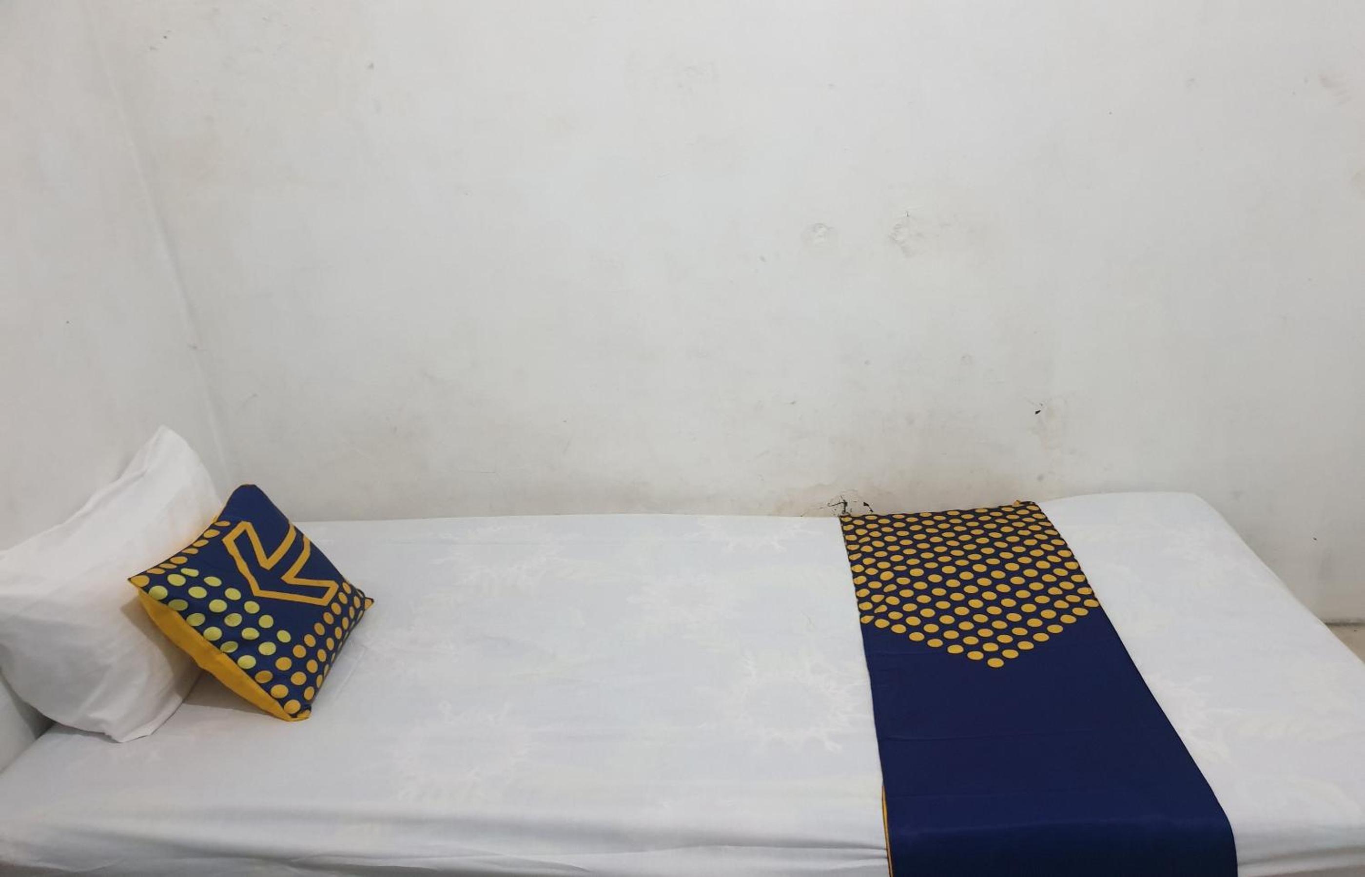 Queen Room photo 2
