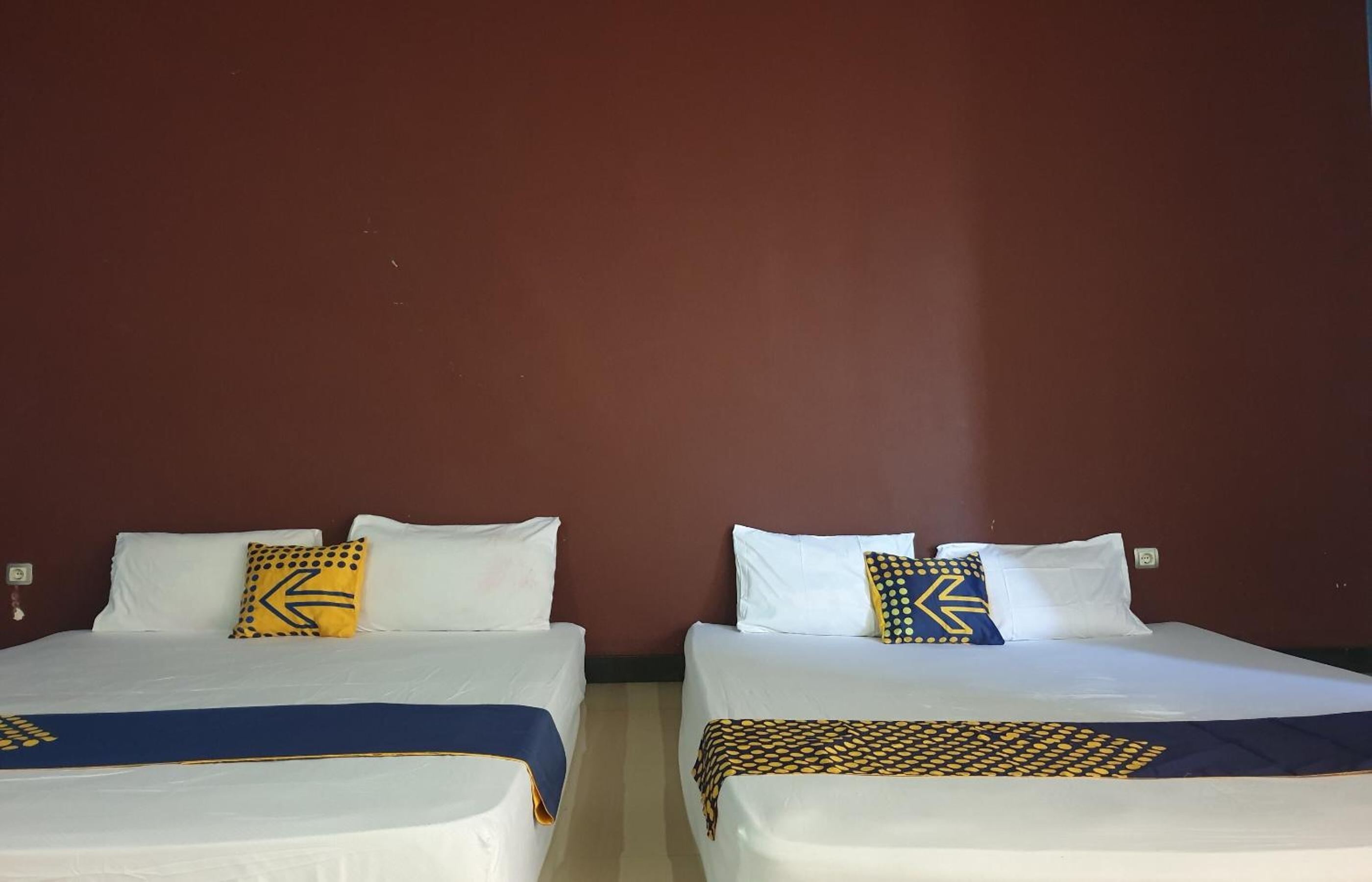 Economy Triple Room photo 1