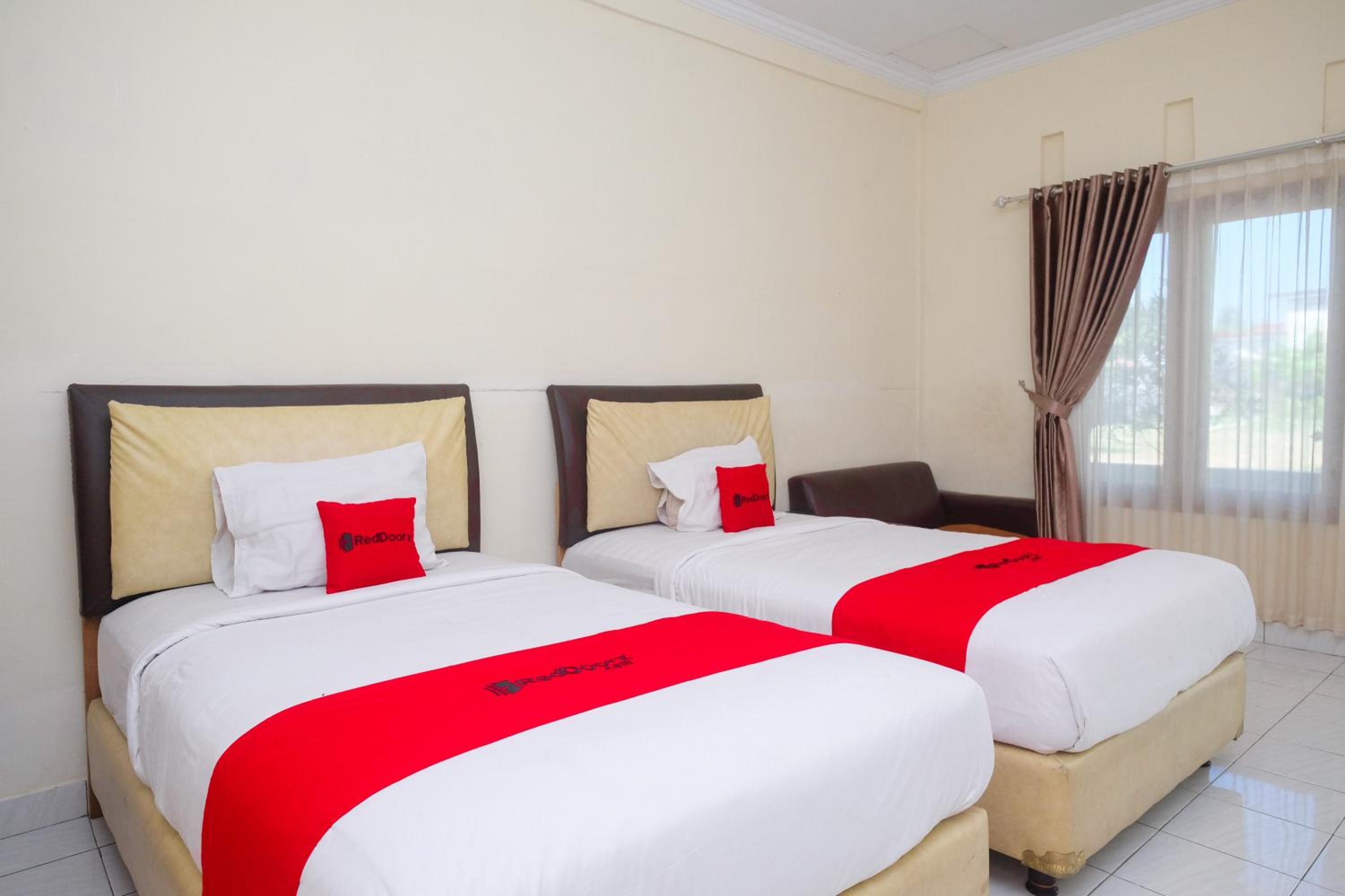 Deluxe Twin Room - Photo 9