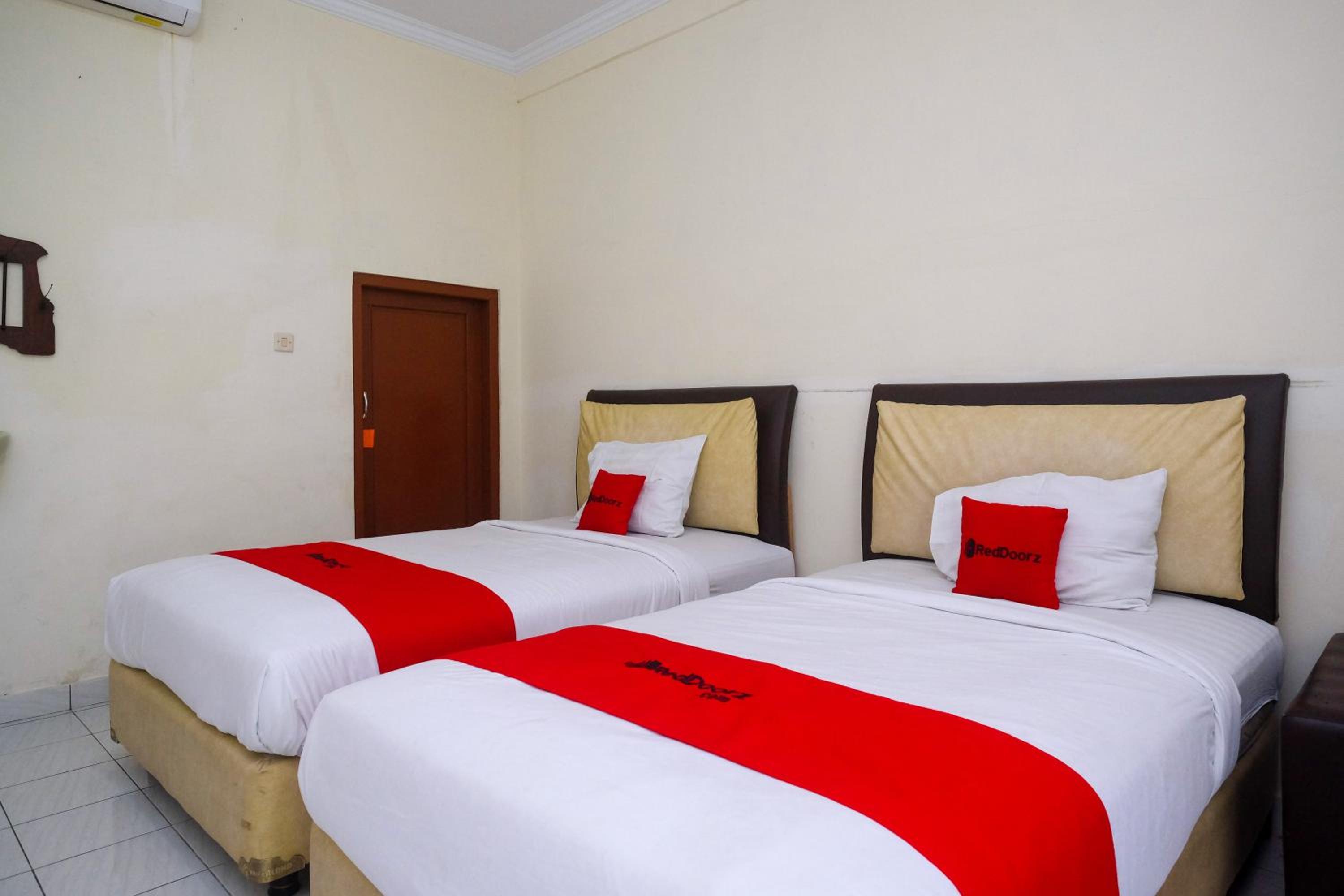 Deluxe Twin Room - Photo 10