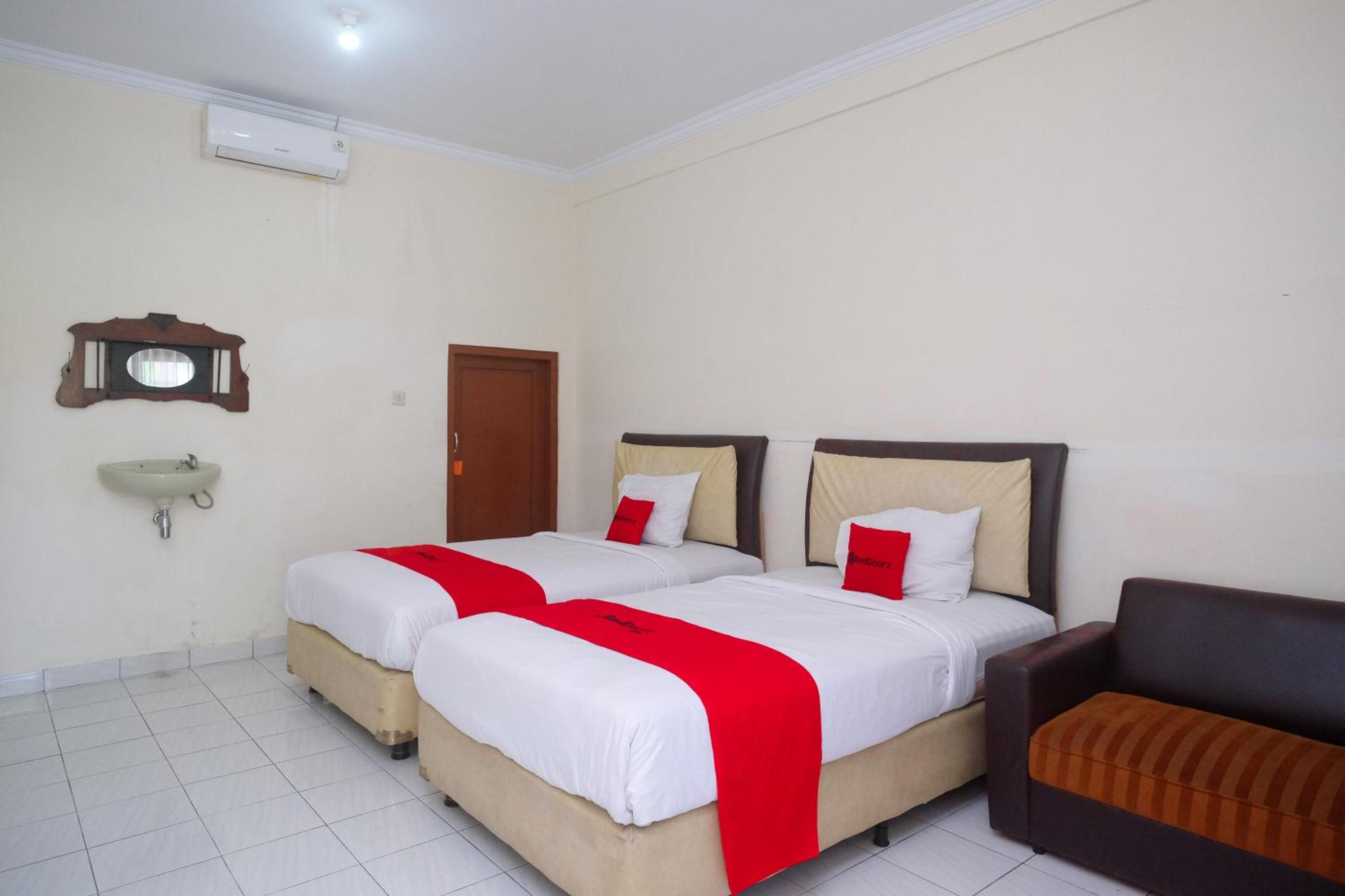 Deluxe Twin Room - Photo 8