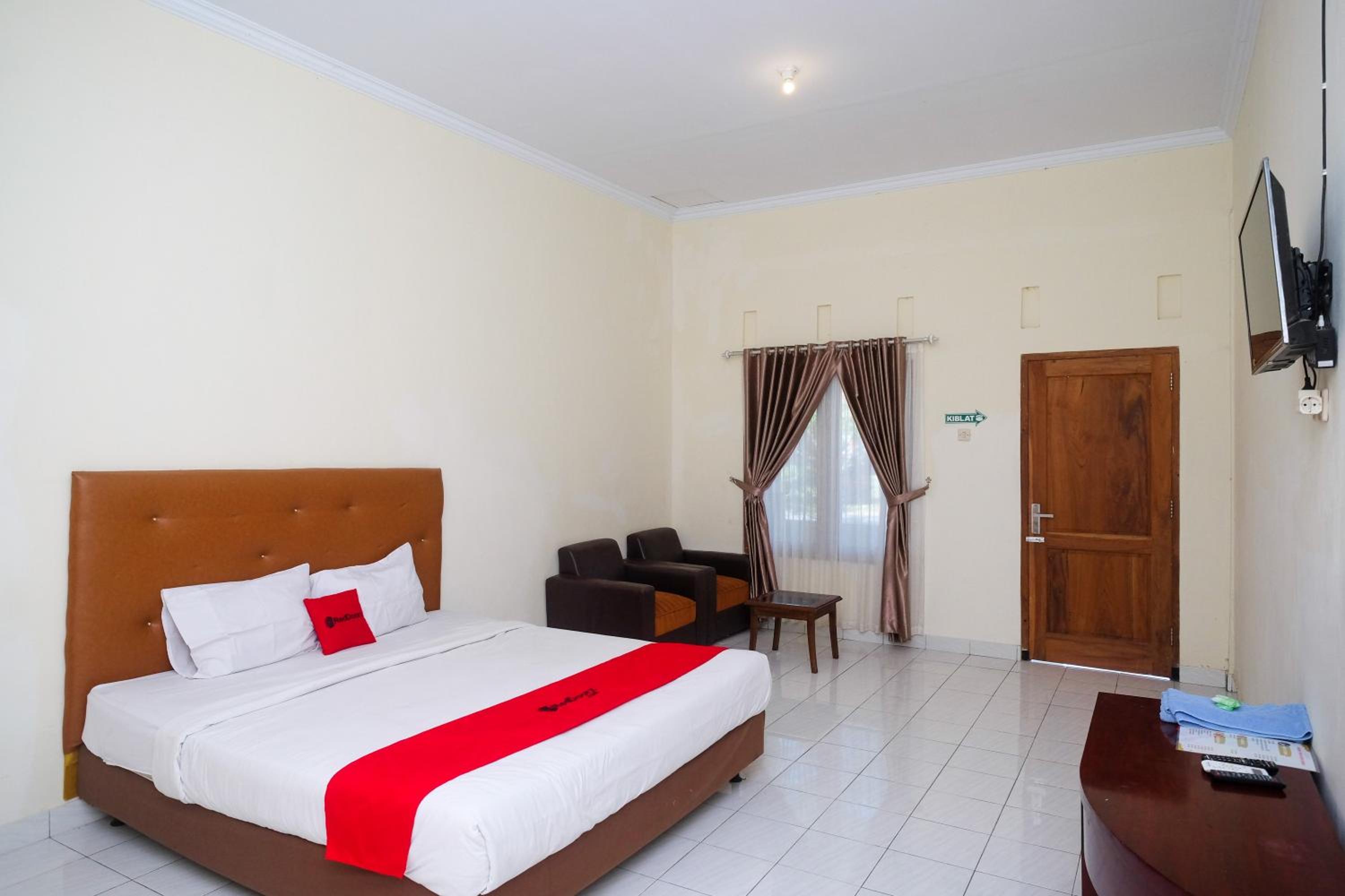 Deluxe Double Room - Photo 9