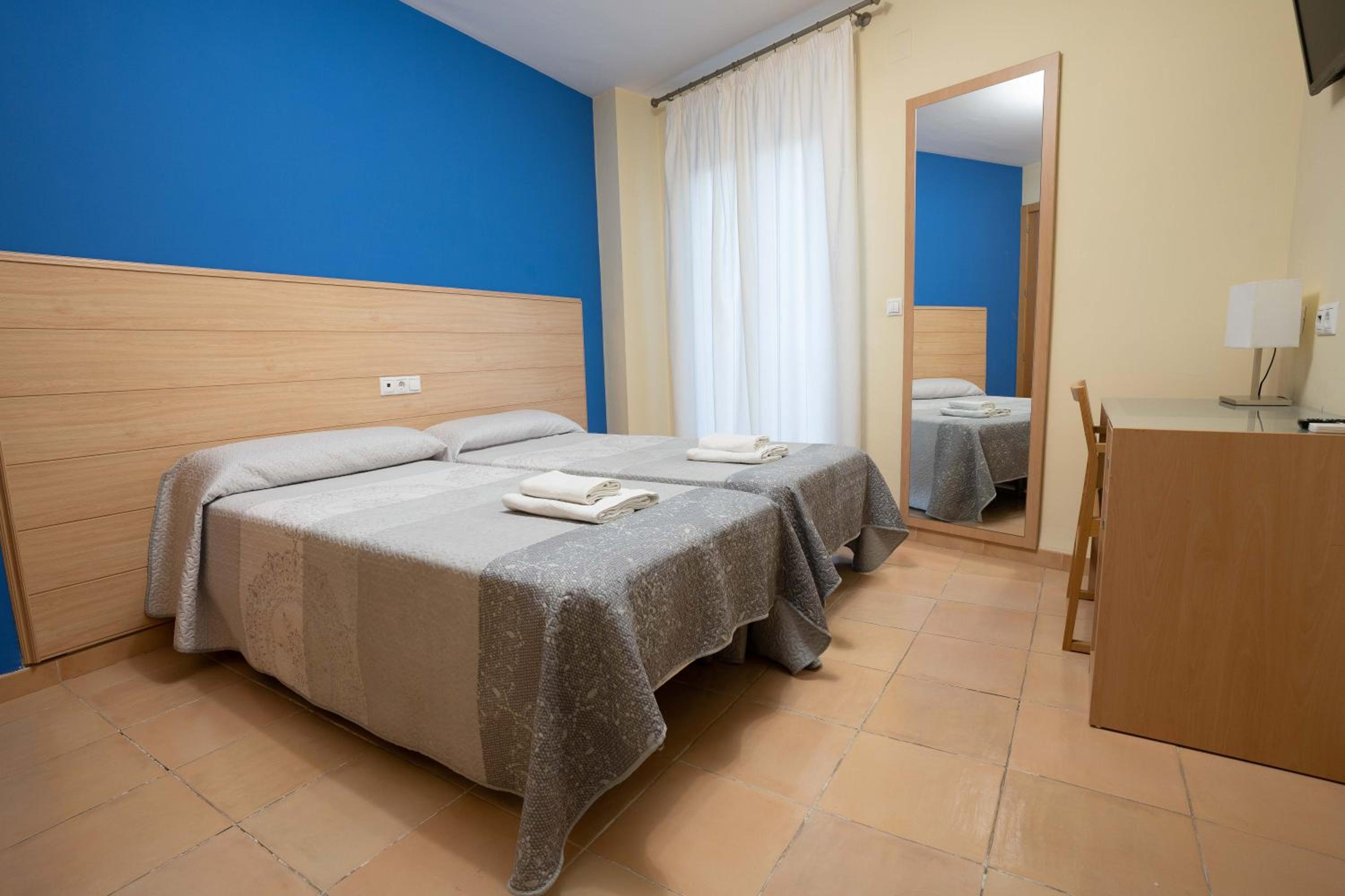 Twin Room - Photo 1