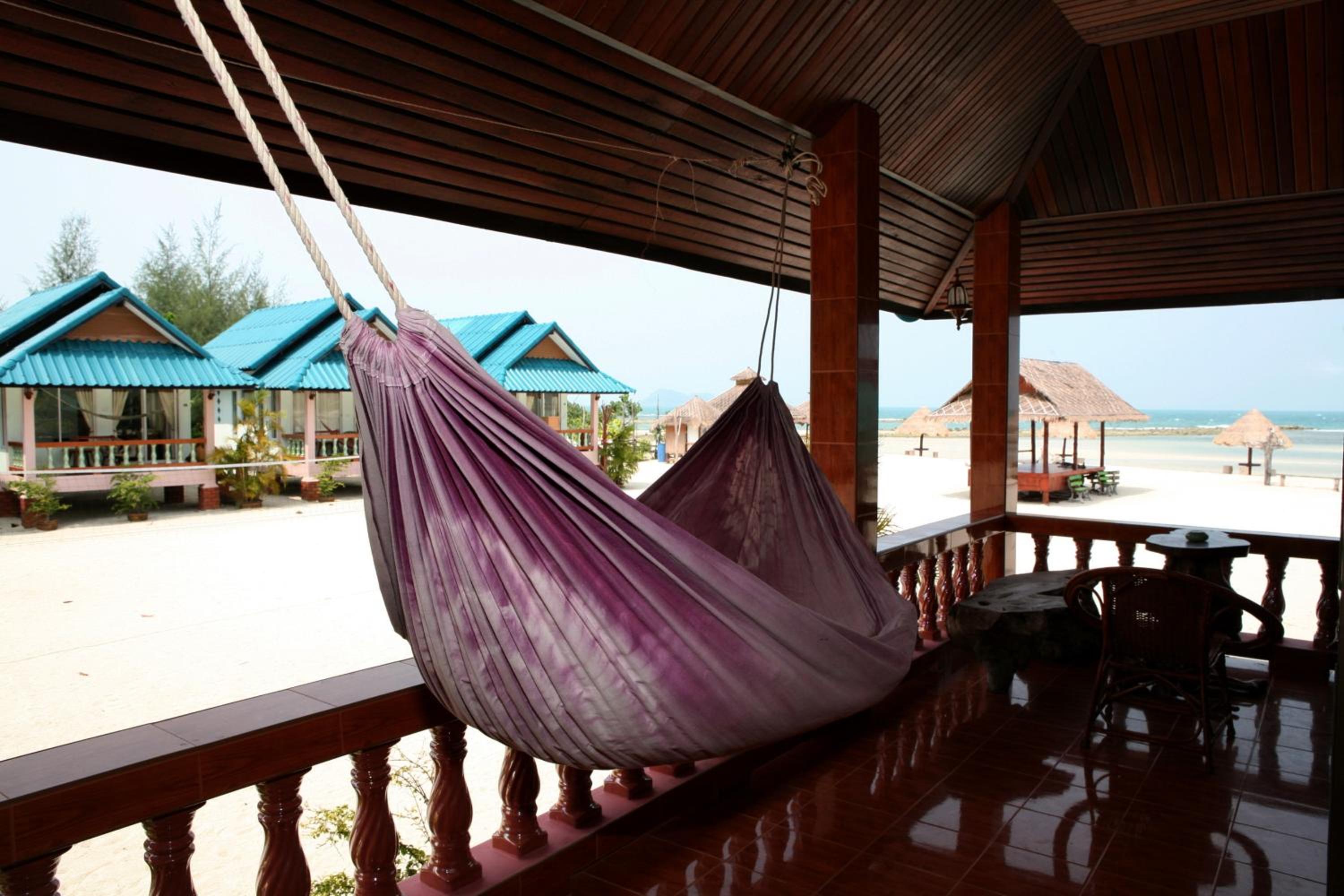 Deluxe Family Bungalow with Sea View photo 2