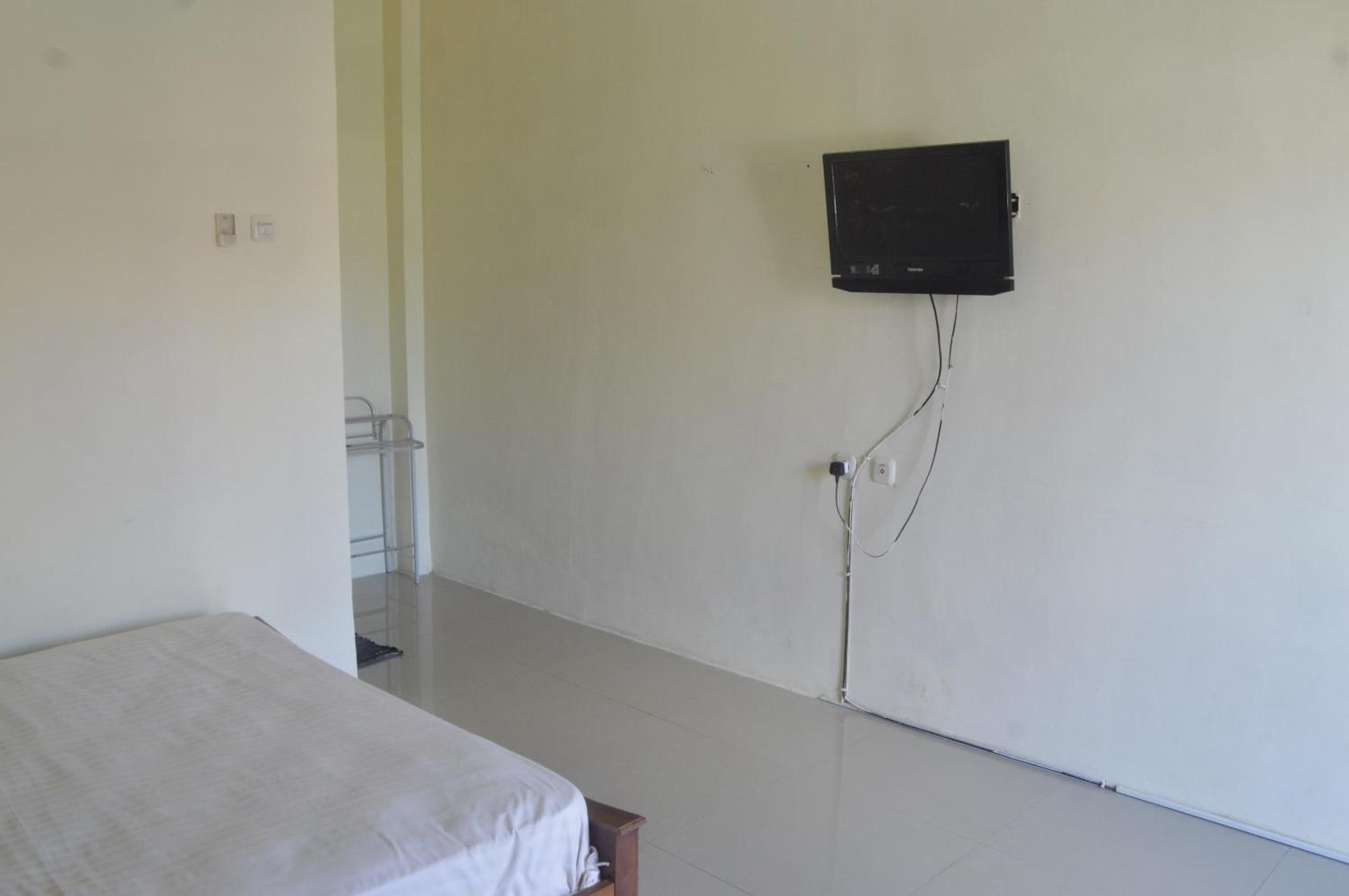 Standard Double Room - Photo 9