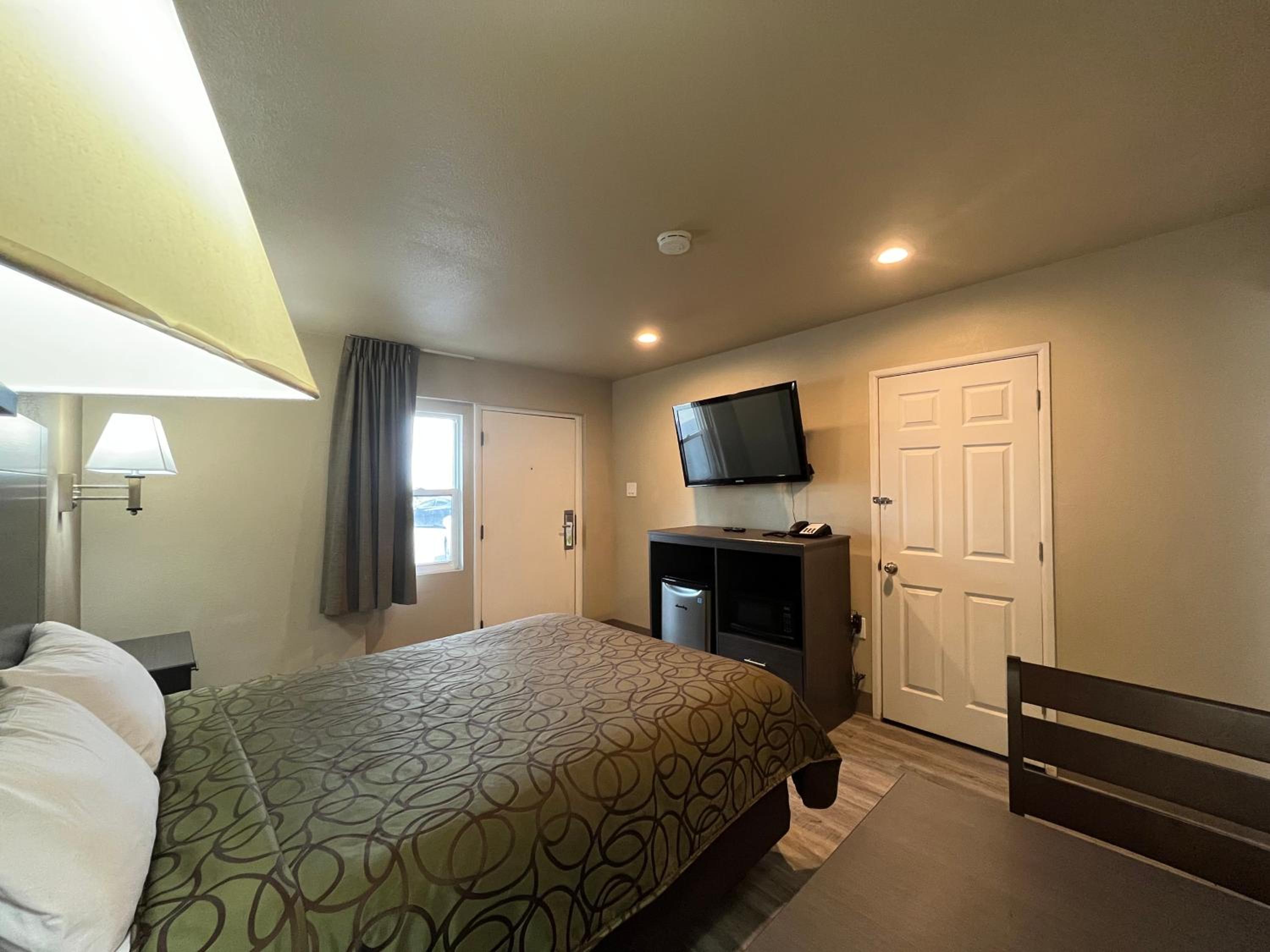 Queen Room - Photo 1