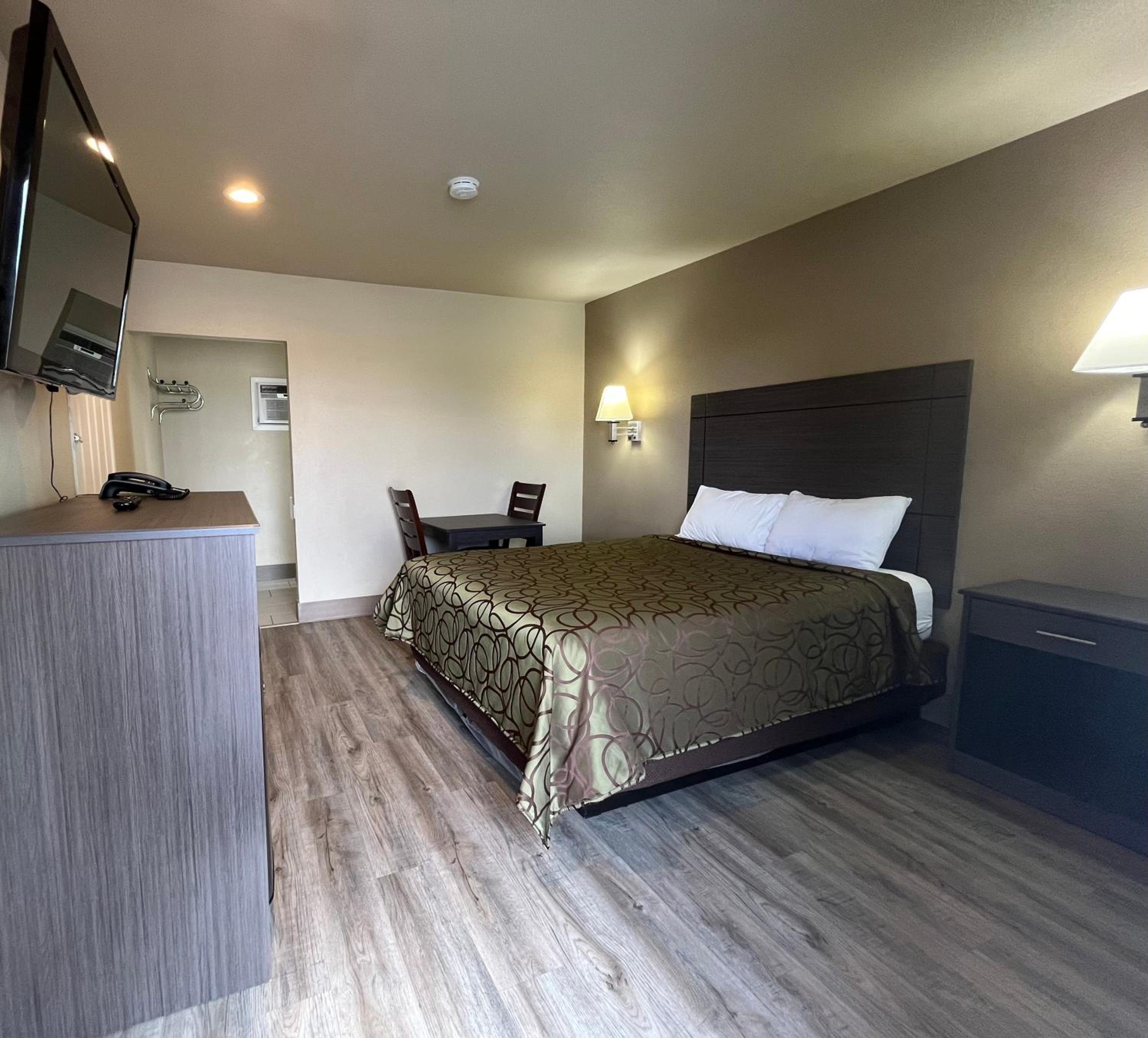 Queen Room - Photo 3