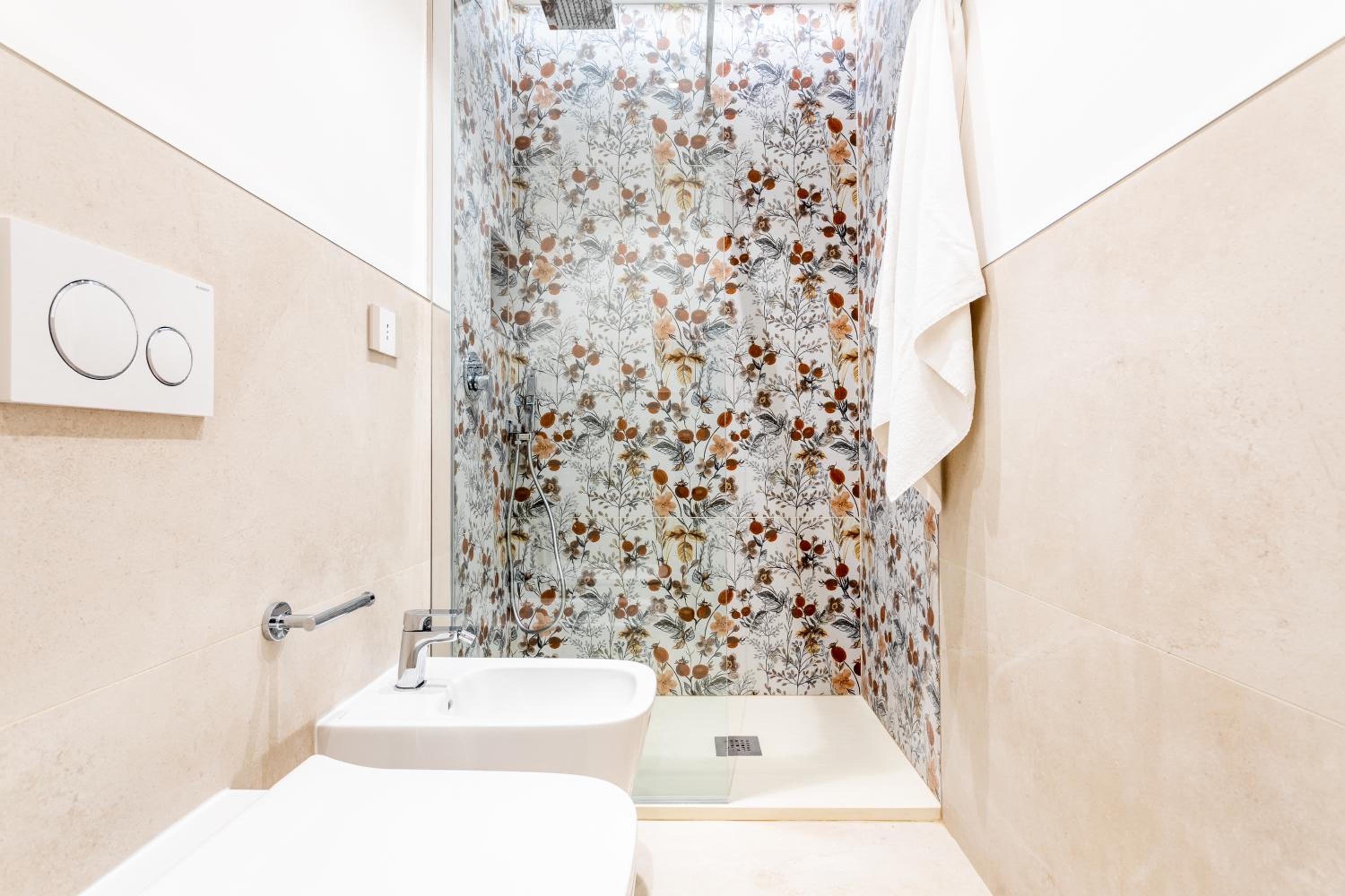 Triple Room with Private Bathroom - Photo 9