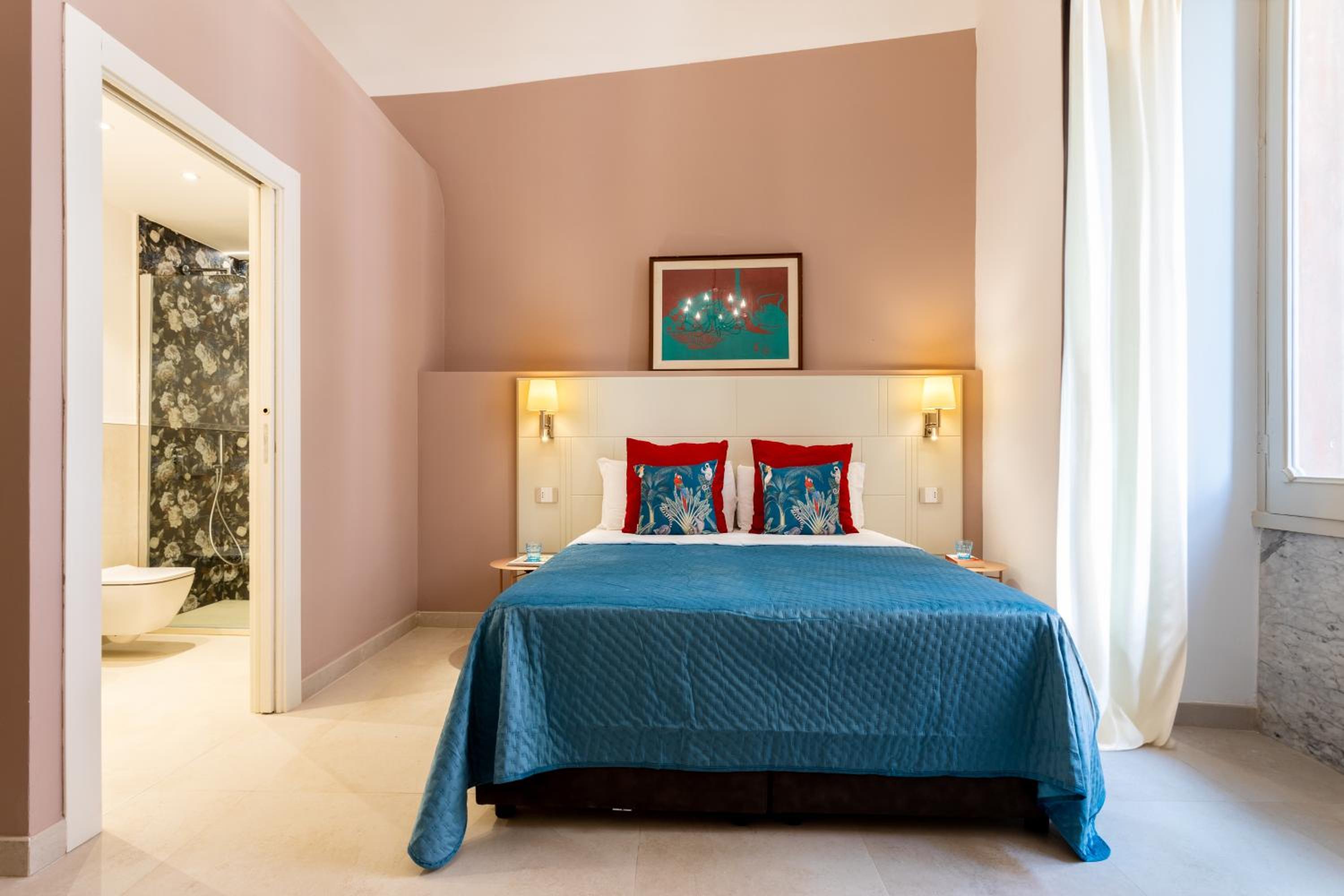 Double Room with Private Bathroom - Photo 18