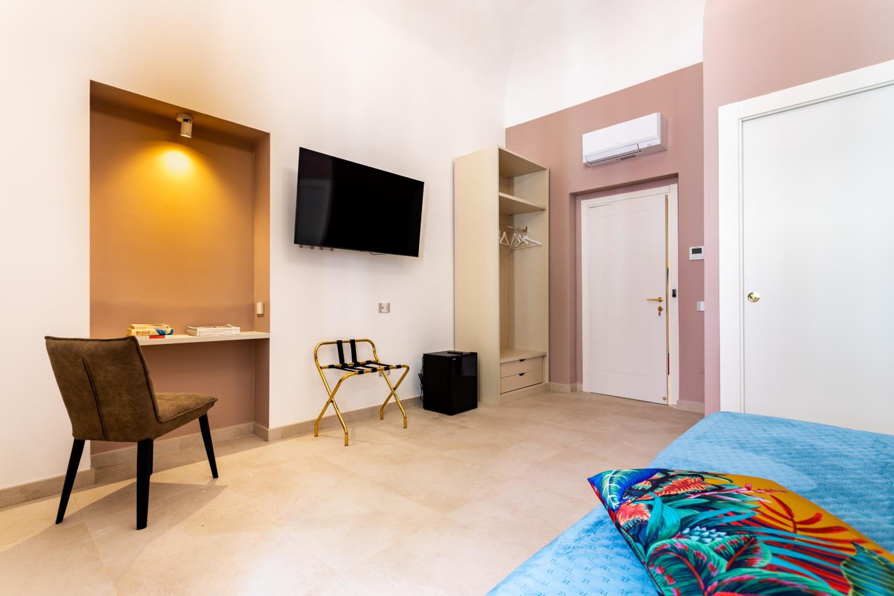 Double Room with Private Bathroom - Photo 20