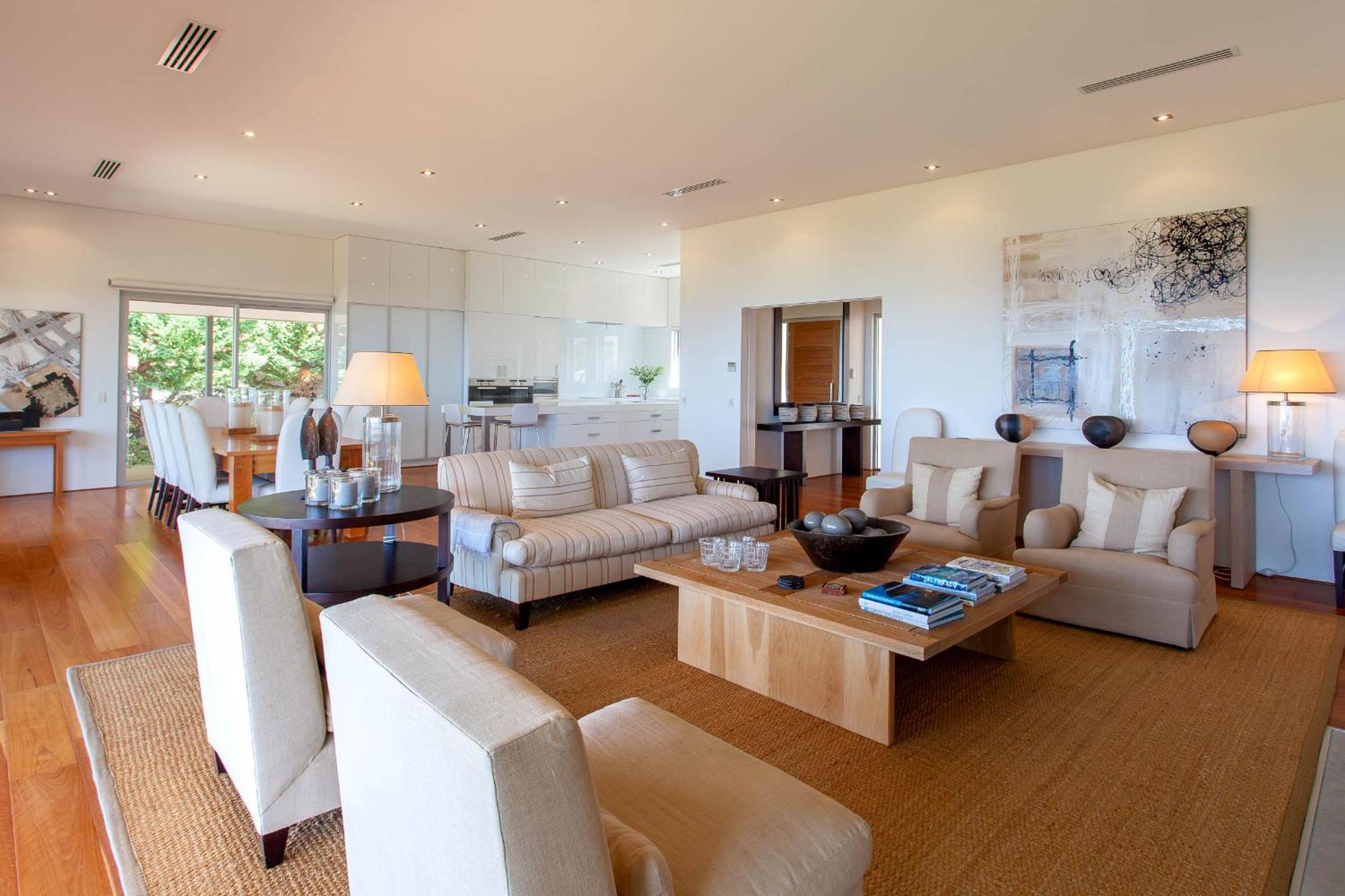 Four-Bedroom House photo 3