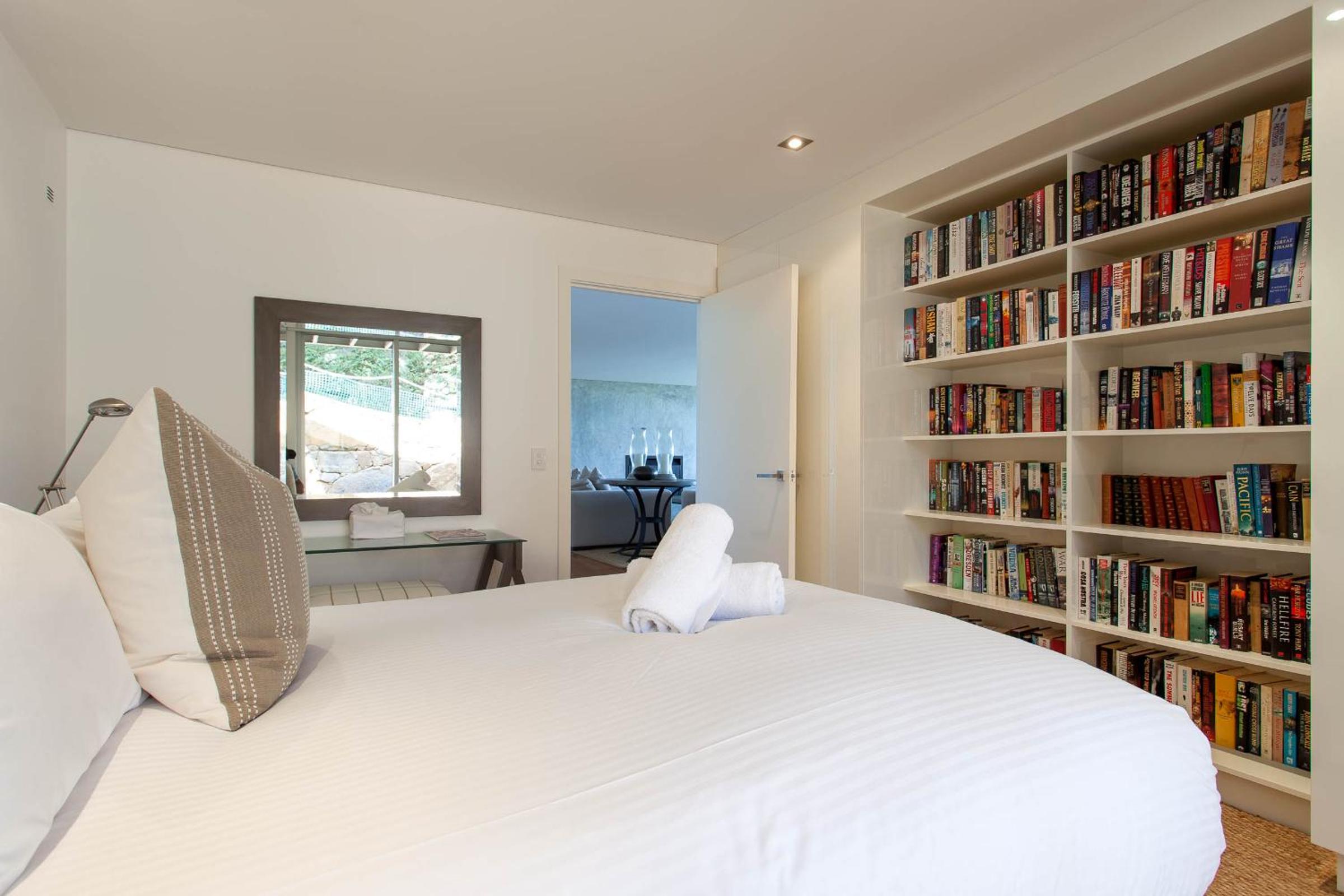 Four-Bedroom House photo 2