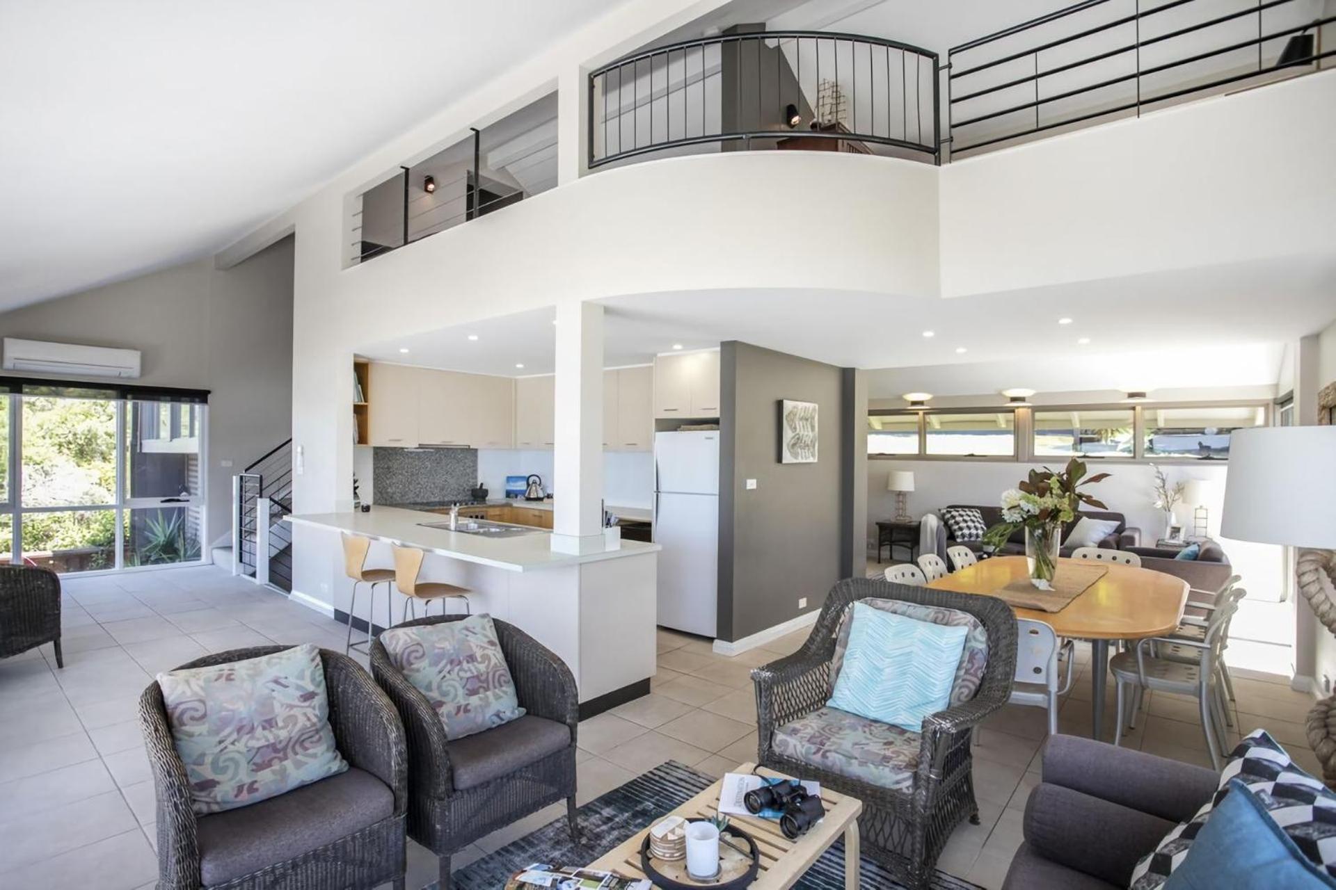 Six-Bedroom House photo 1