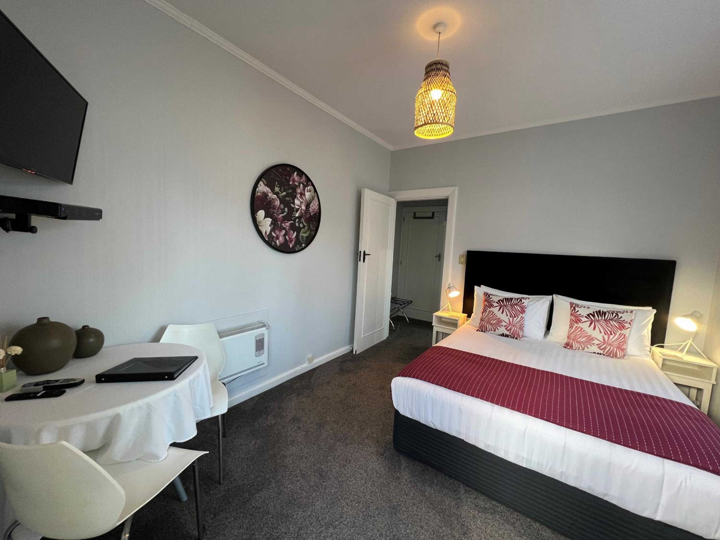 Budget Double Room photo 2
